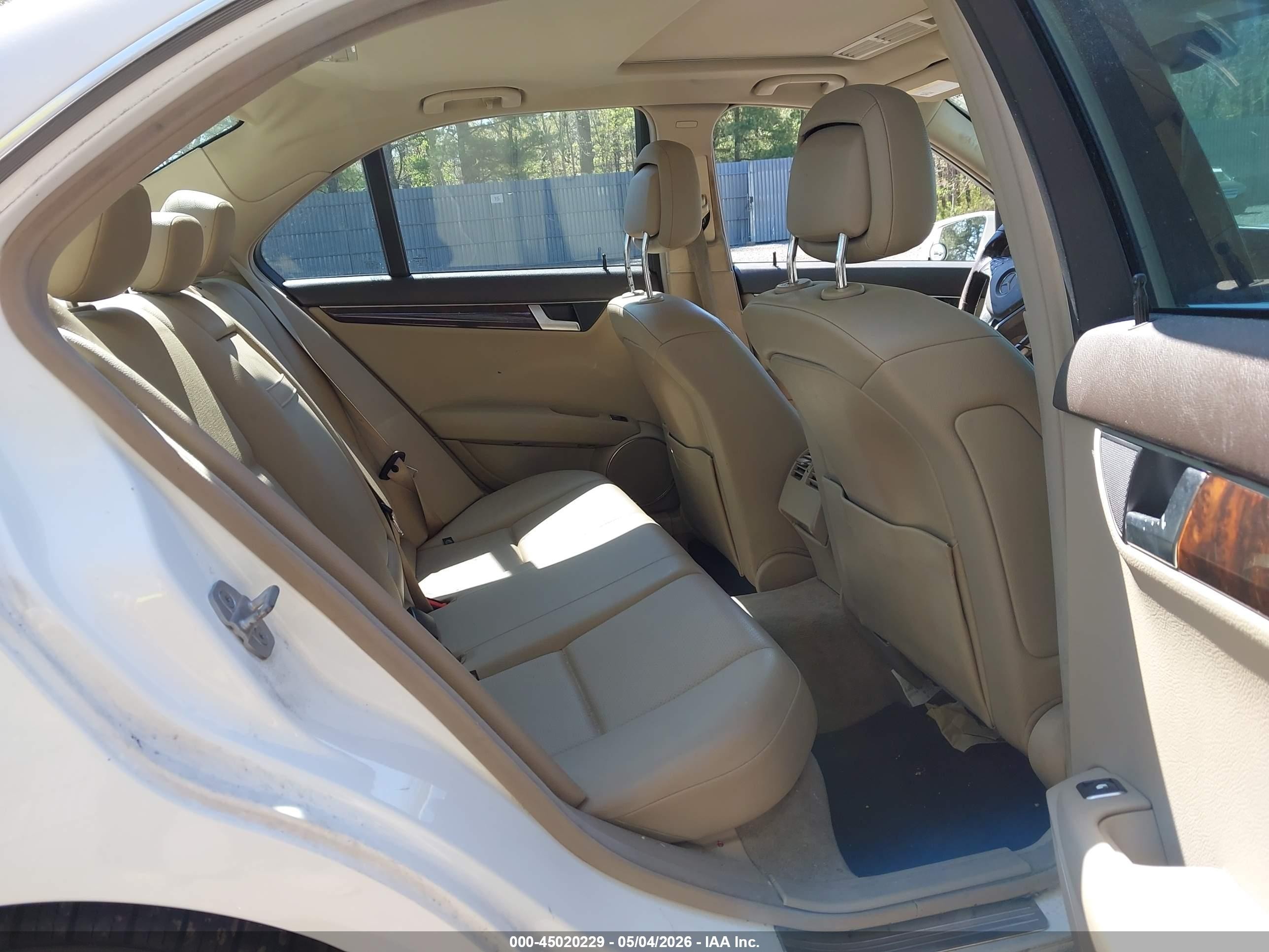 2013 Mercedes-benz C 300 Sport 4matic White vin: WDDGF8ABXDR286605