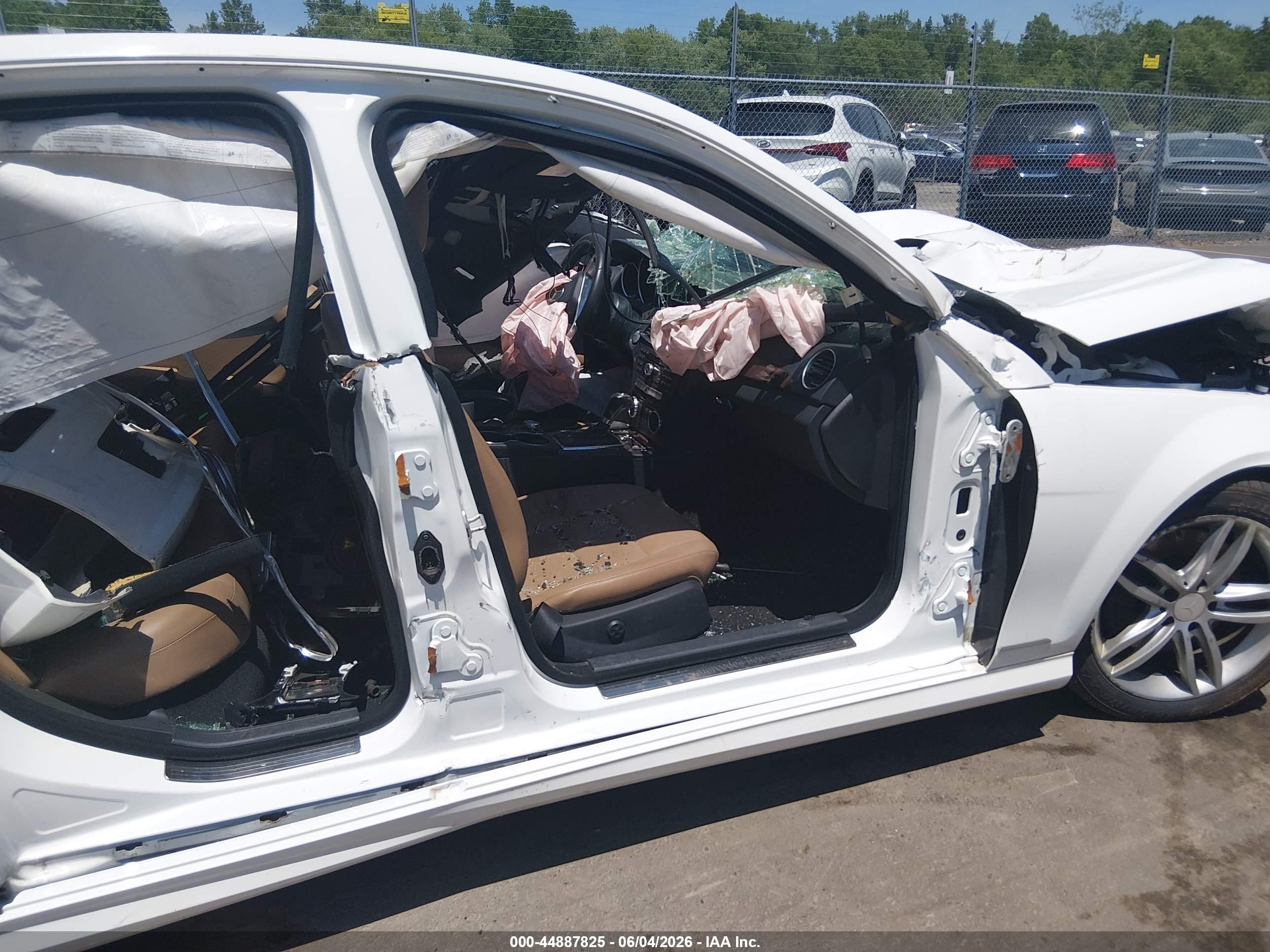 2013 Mercedes-benz C 300 Sport 4matic White vin: WDDGF8ABXDR296616