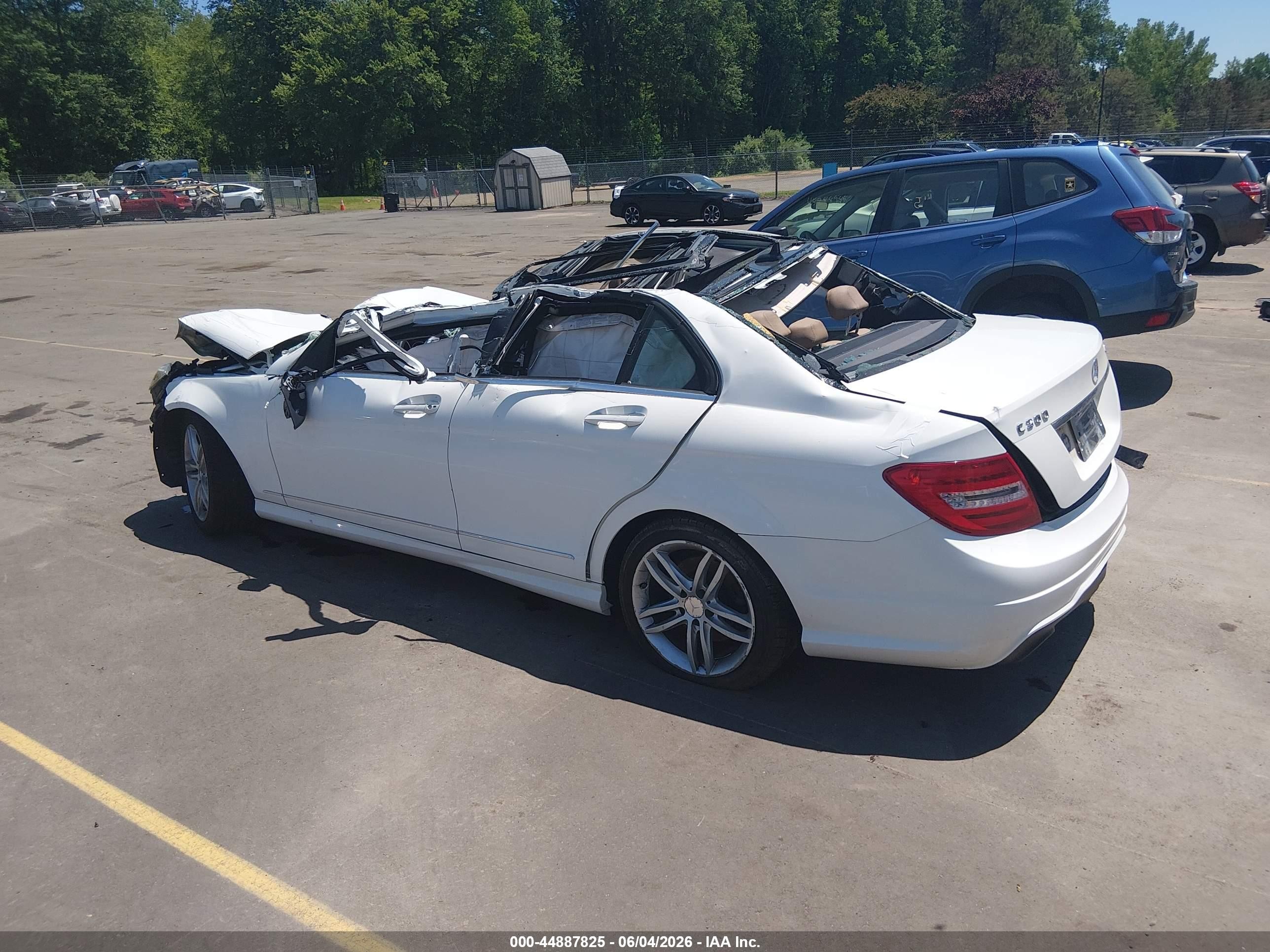 2013 Mercedes-benz C 300 Sport 4matic White vin: WDDGF8ABXDR296616