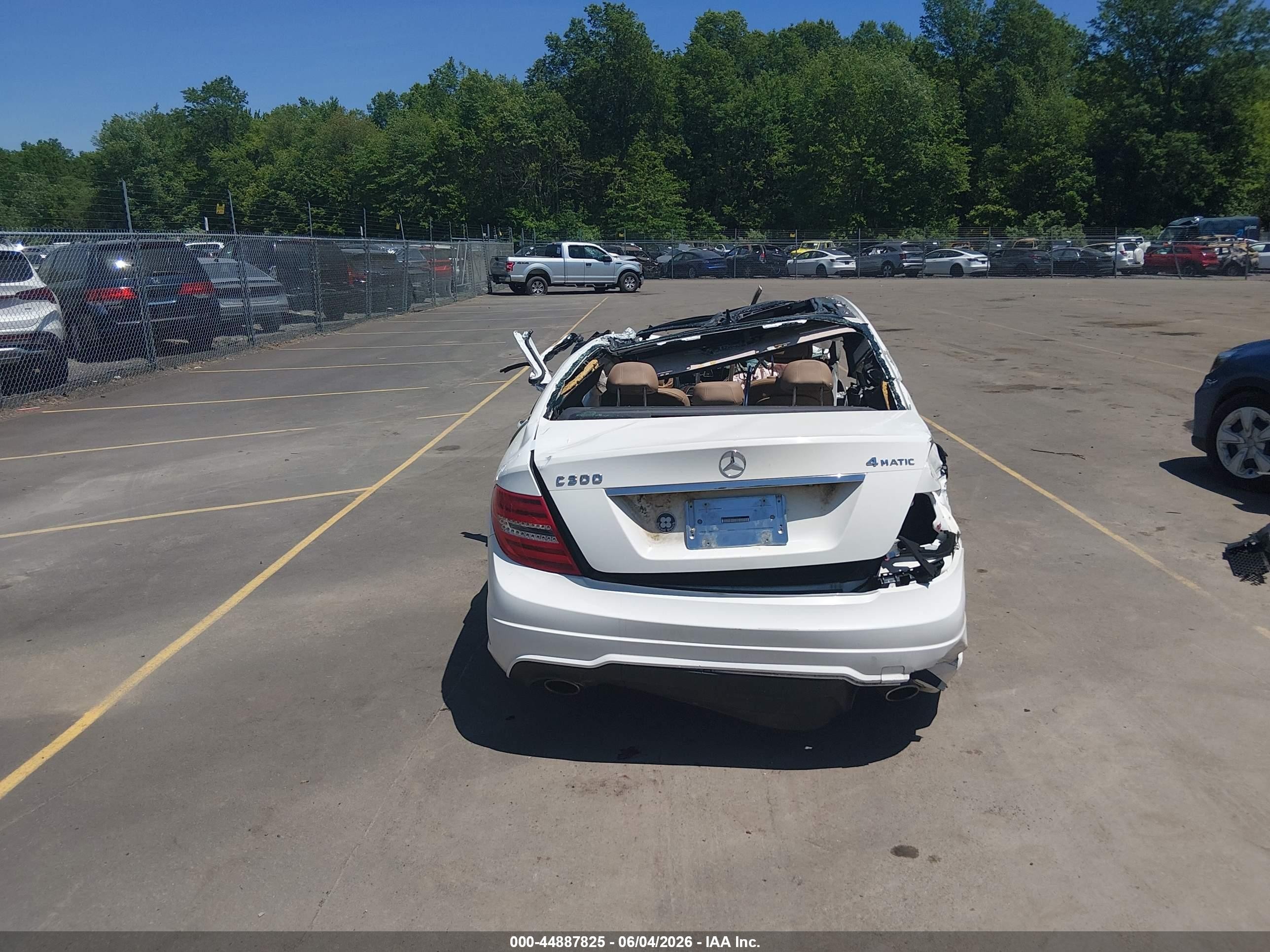 2013 Mercedes-benz C 300 Sport 4matic White vin: WDDGF8ABXDR296616