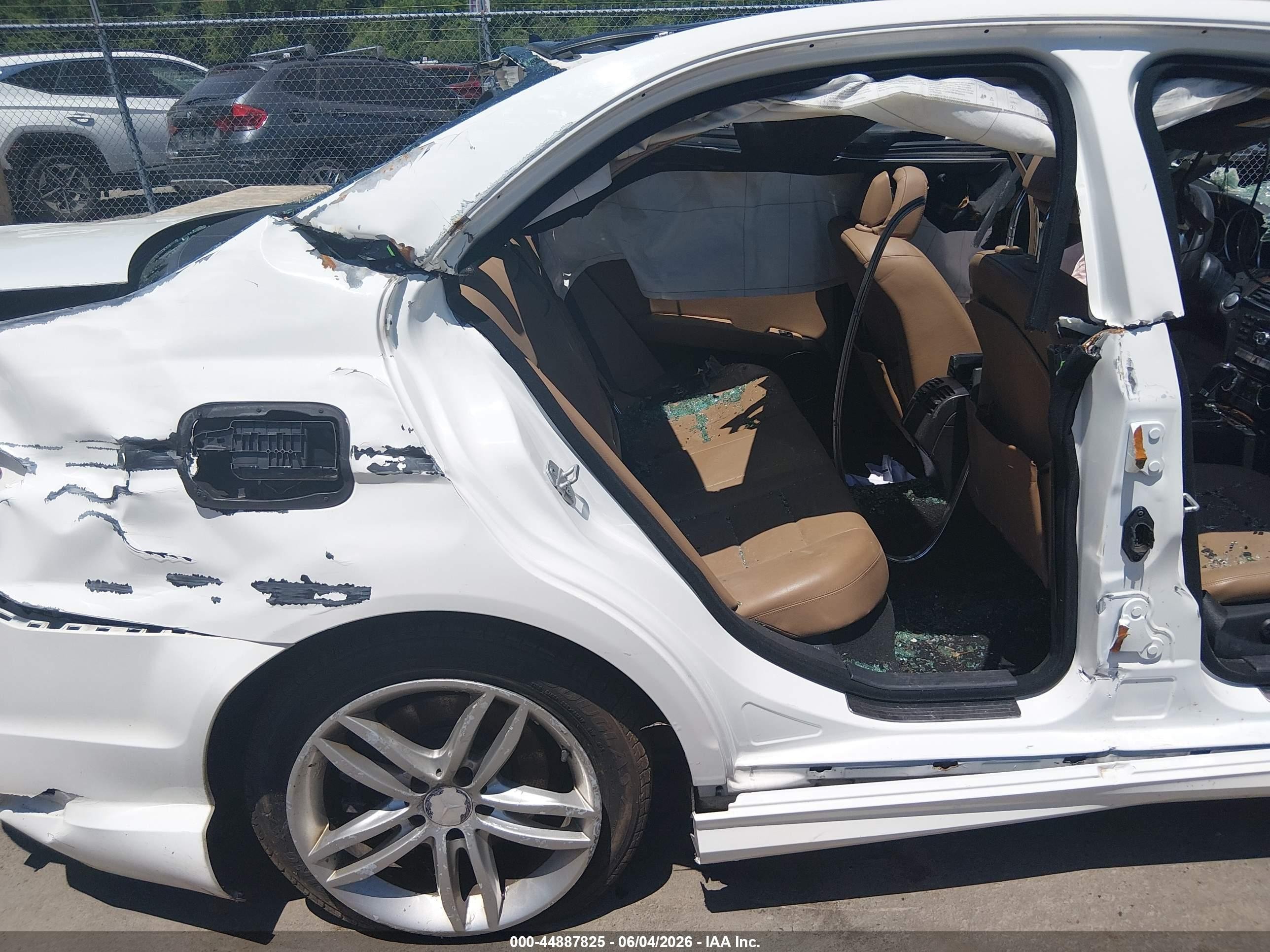 2013 Mercedes-benz C 300 Sport 4matic White vin: WDDGF8ABXDR296616