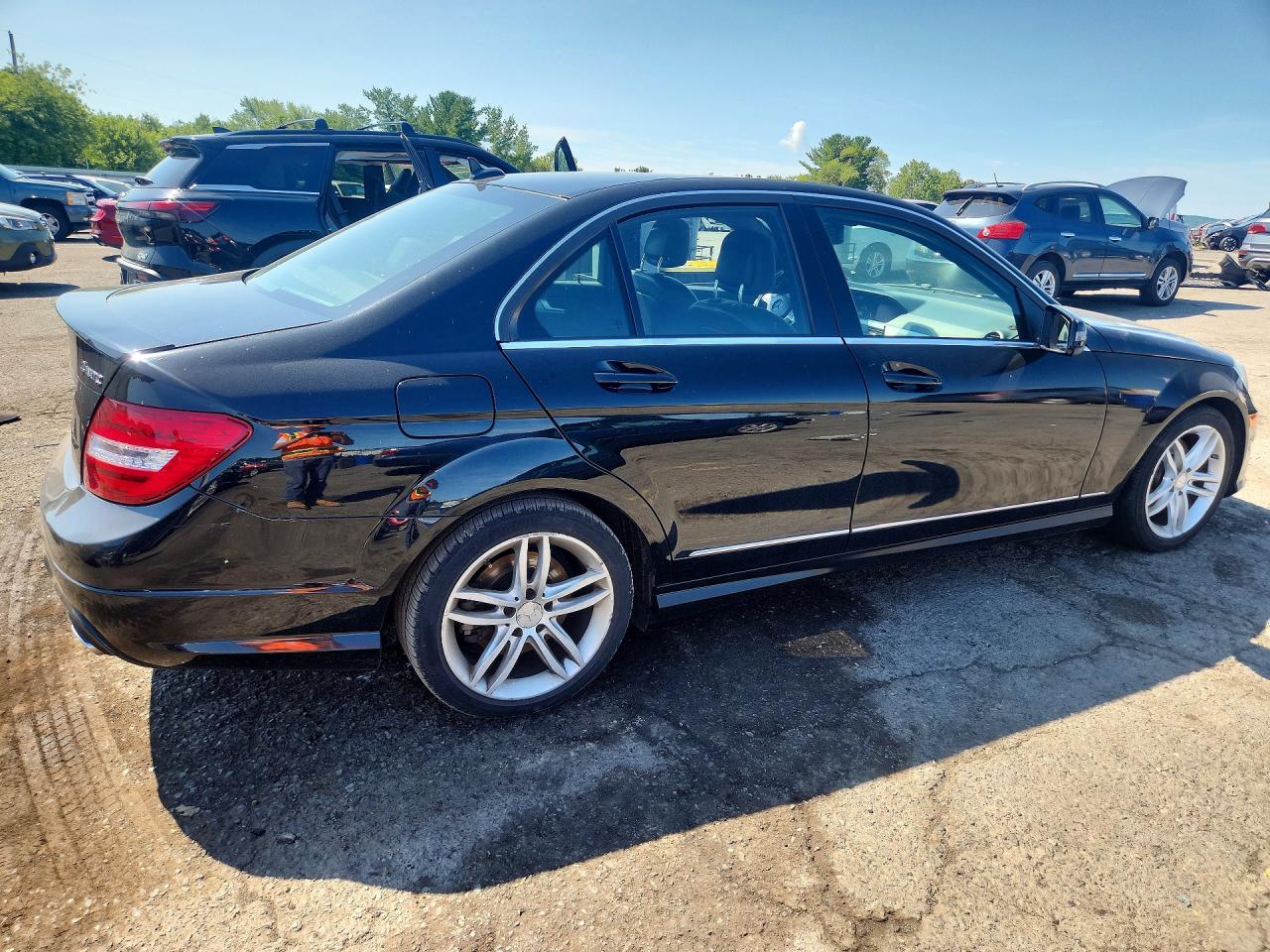 2014 Mercedes-benz C 300 4matic Черный vin: WDDGF8ABXEA944410