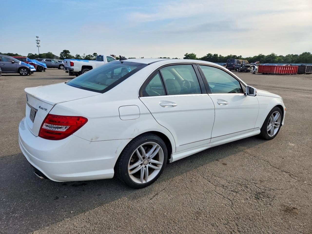 2014 Mercedes-benz C 300 4matic White vin: WDDGF8ABXEA958064