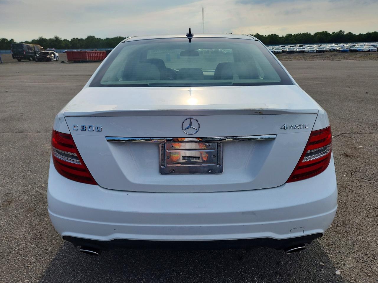 2014 Mercedes-benz C 300 4matic White vin: WDDGF8ABXEA958064