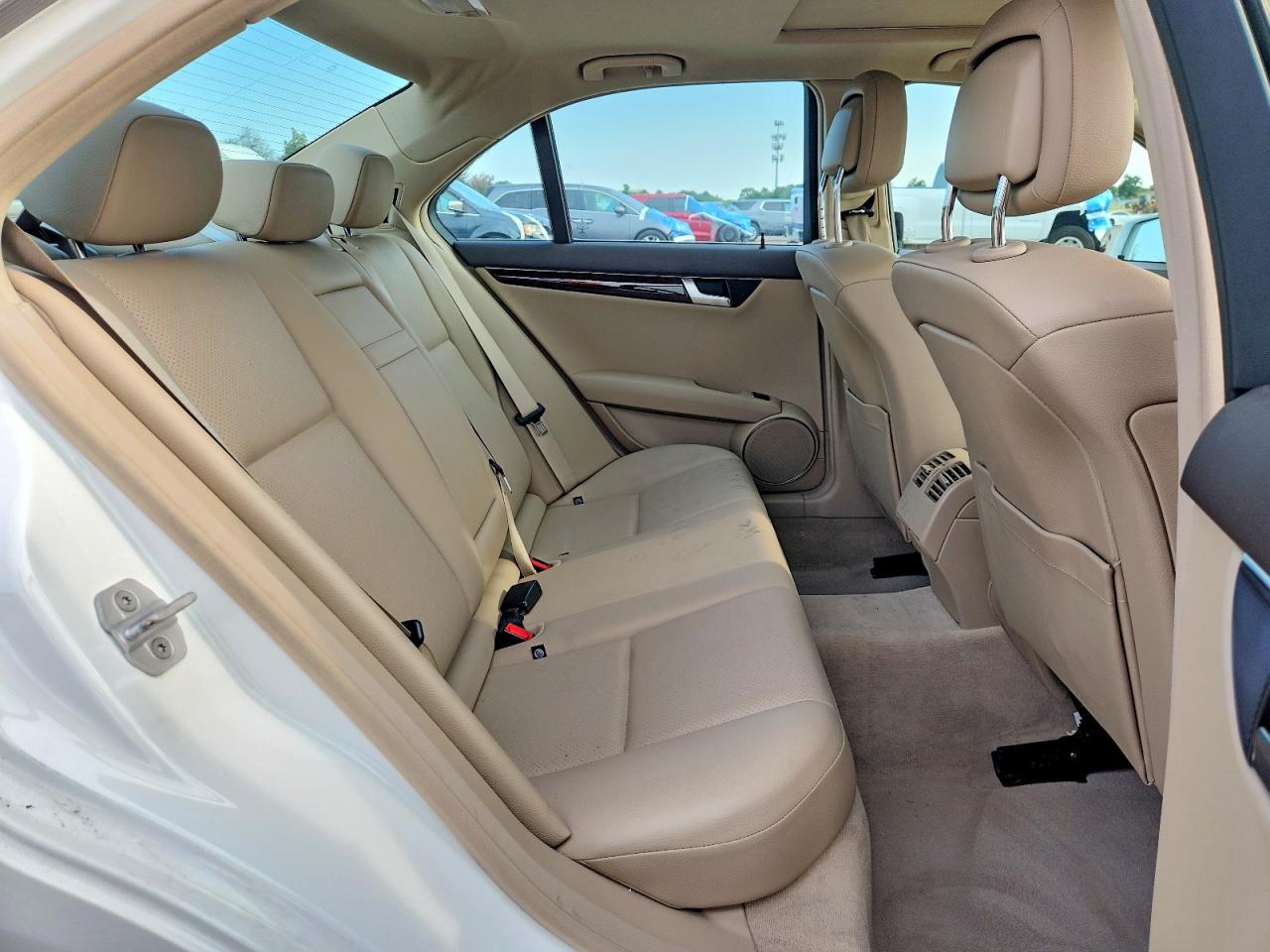 2014 Mercedes-benz C 300 4matic White vin: WDDGF8ABXEA958064