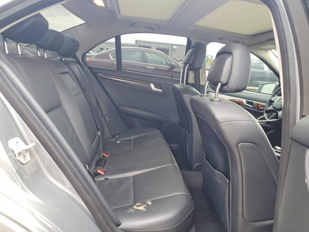 2014 Mercedes-benz C 300 4matic Silver vin: WDDGF8ABXEG229219