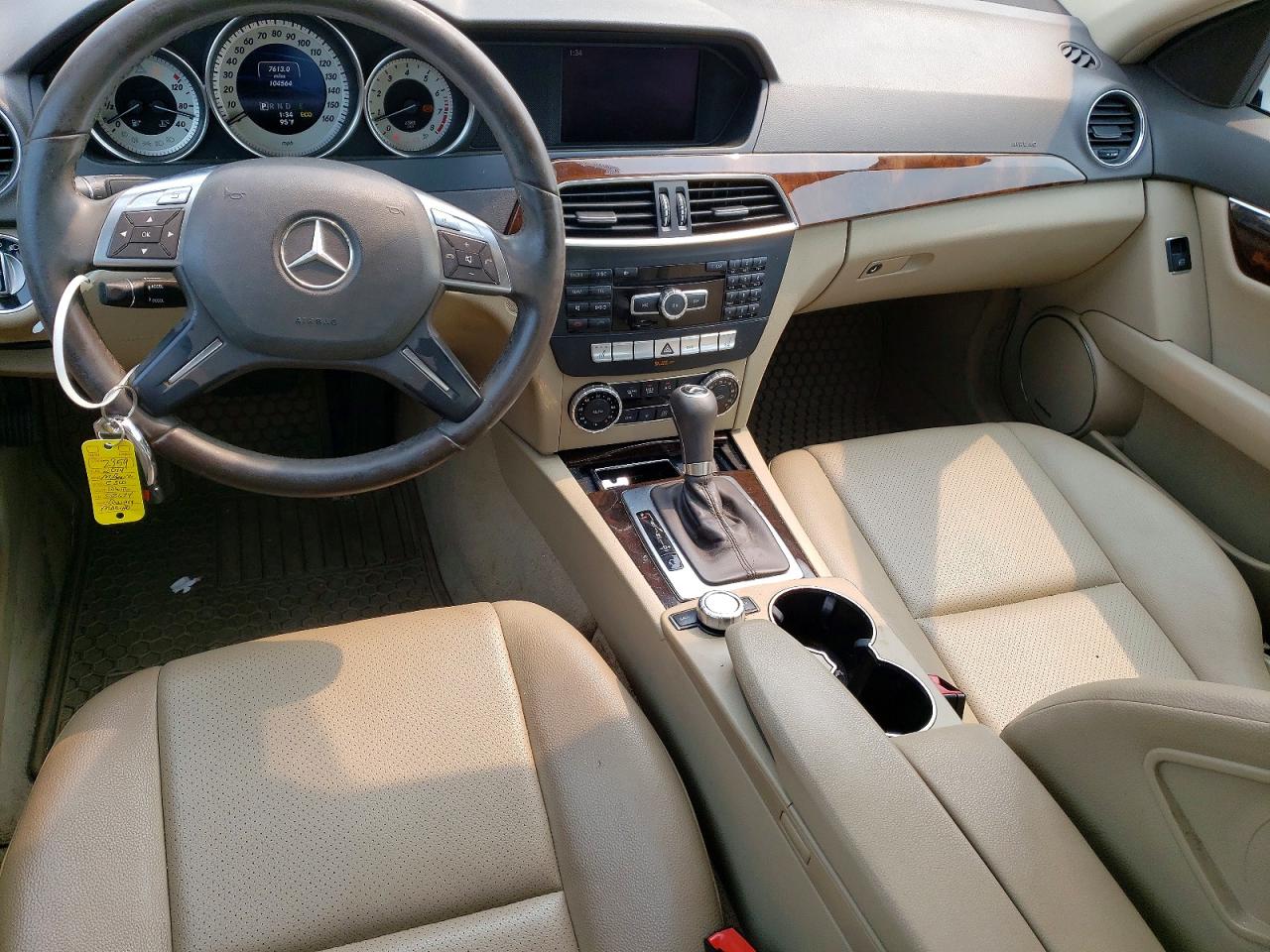 2014 Mercedes-benz C 300 4matic White vin: WDDGF8ABXER302674