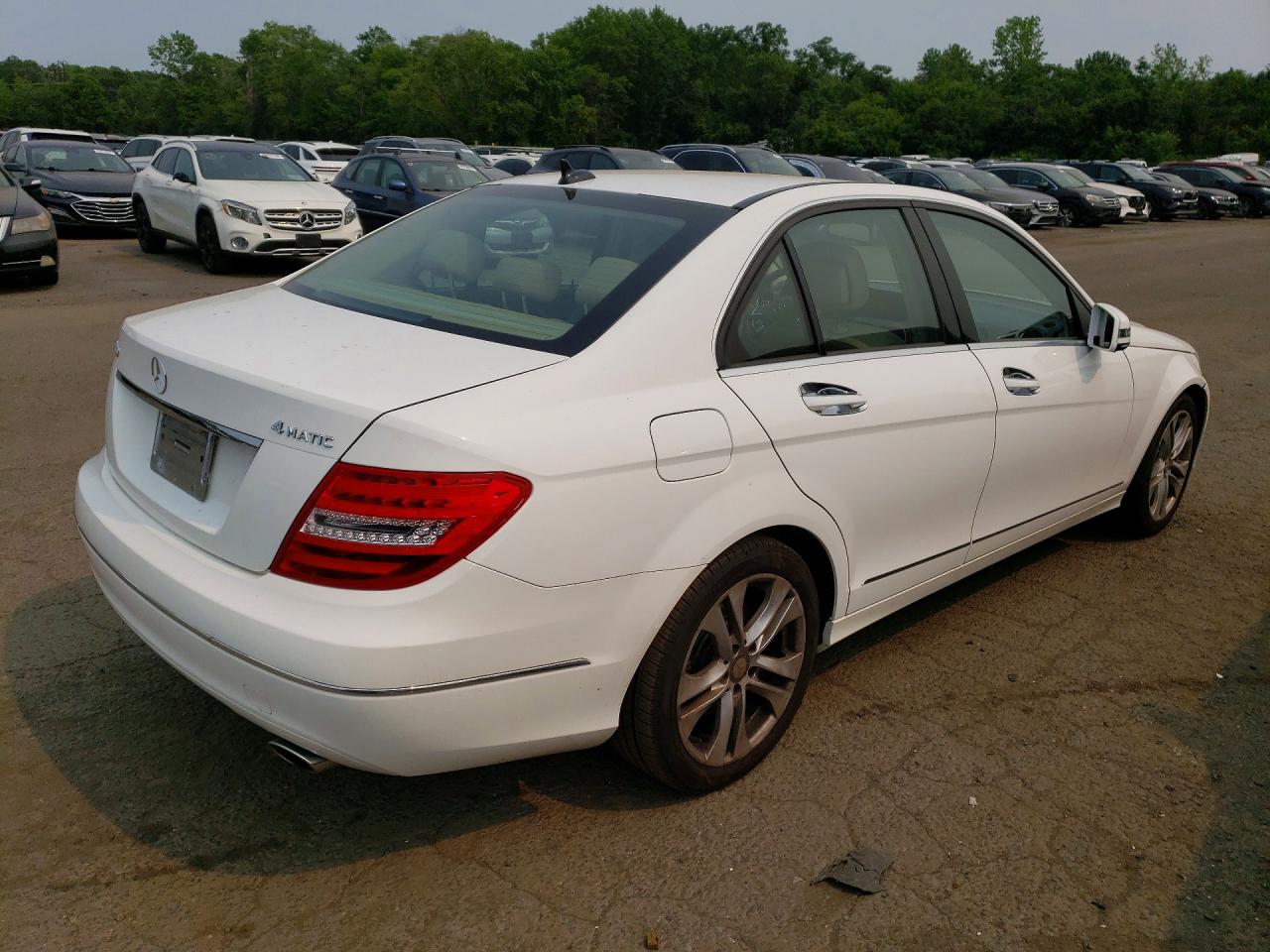2014 Mercedes-benz C 300 4matic White vin: WDDGF8ABXER302674