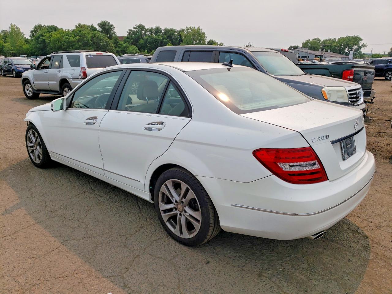 2014 Mercedes-benz C 300 4matic White vin: WDDGF8ABXER302674