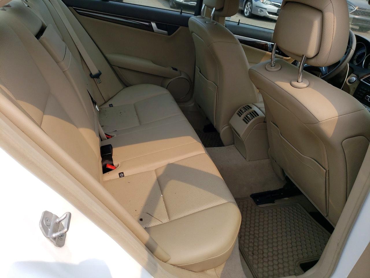2014 Mercedes-benz C 300 4matic White vin: WDDGF8ABXER302674