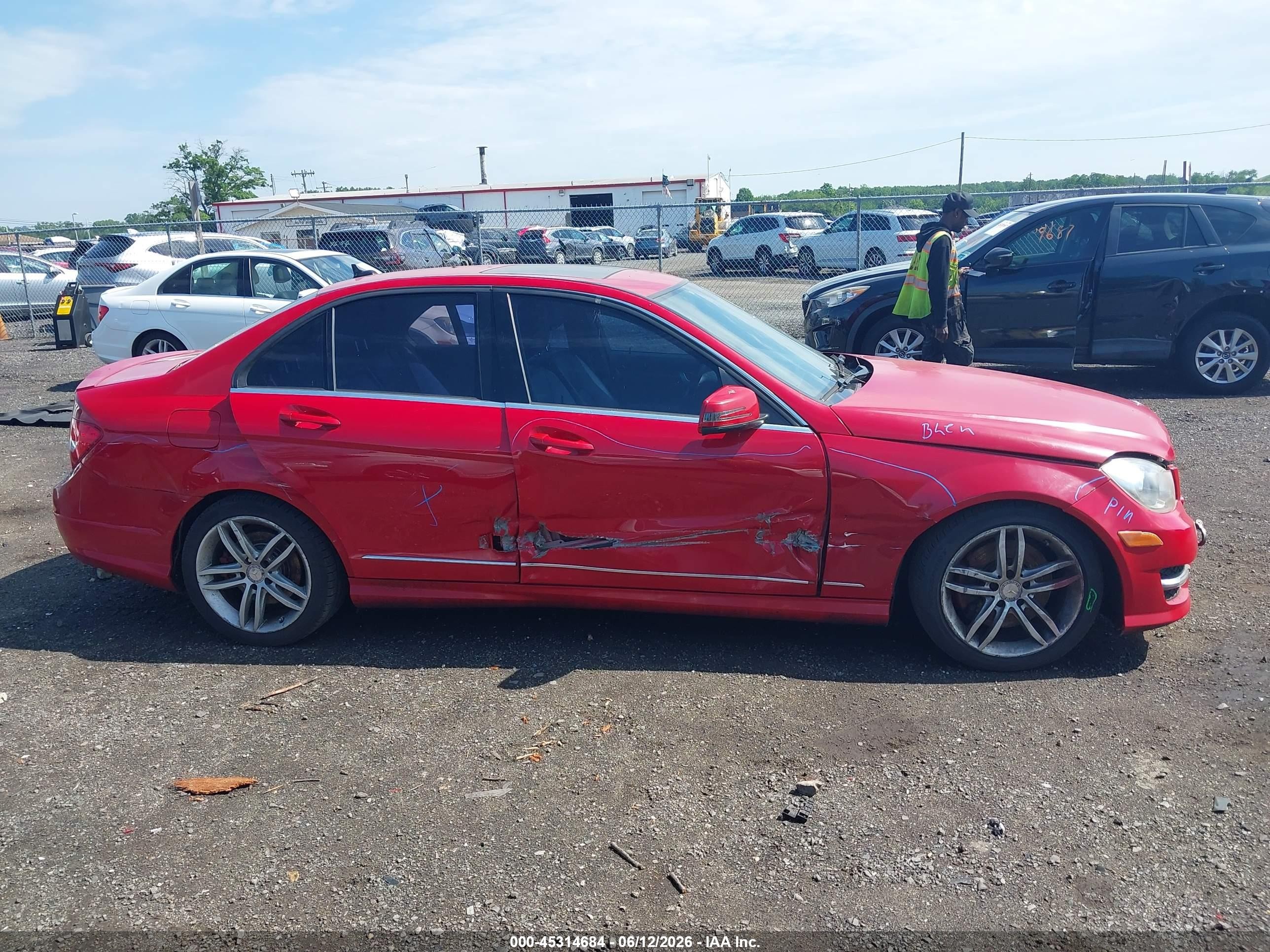 2014 Mercedes-benz C 300 Sport 4matic Red vin: WDDGF8ABXER305056