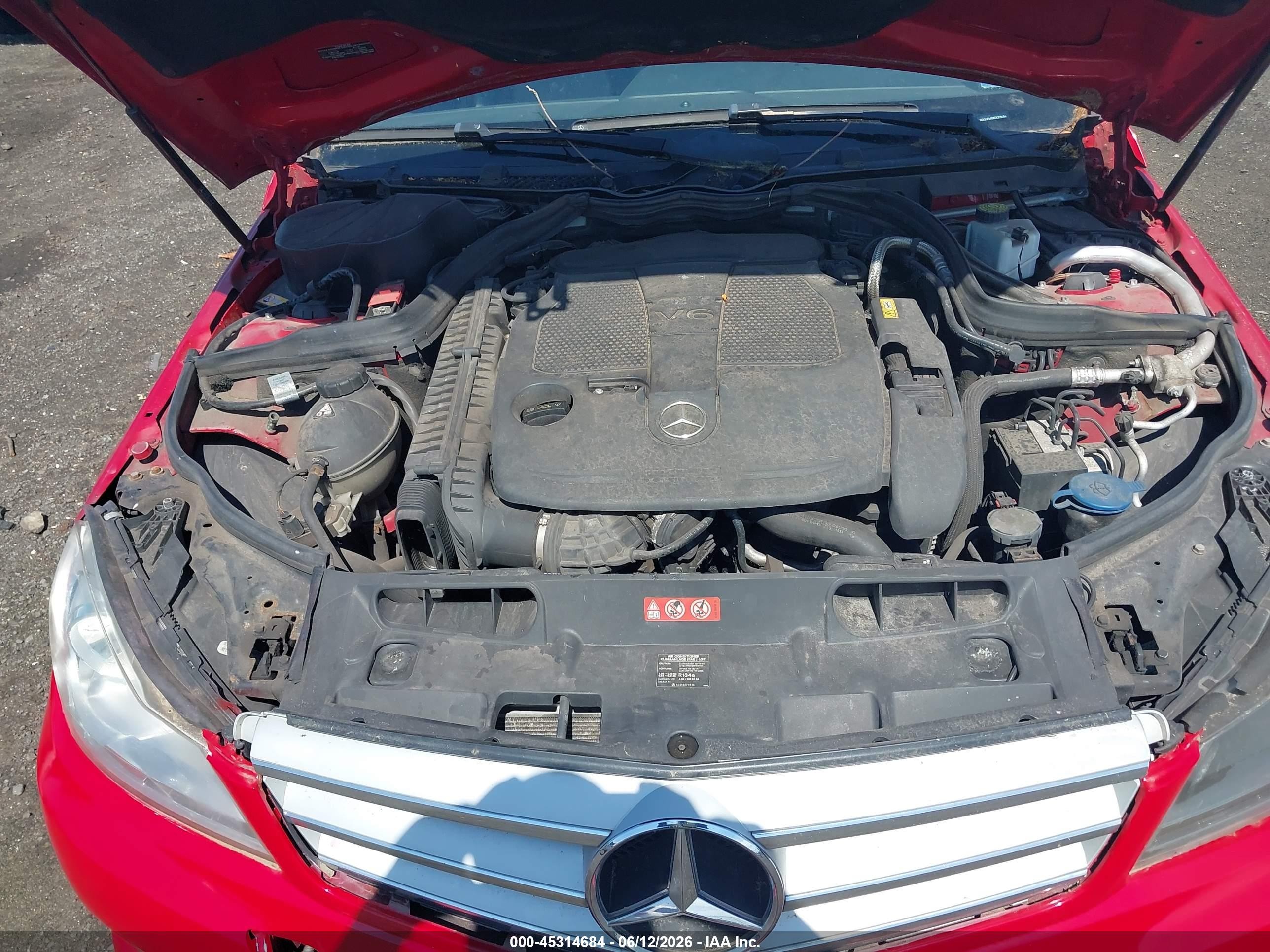 2014 Mercedes-benz C 300 Sport 4matic Red vin: WDDGF8ABXER305056