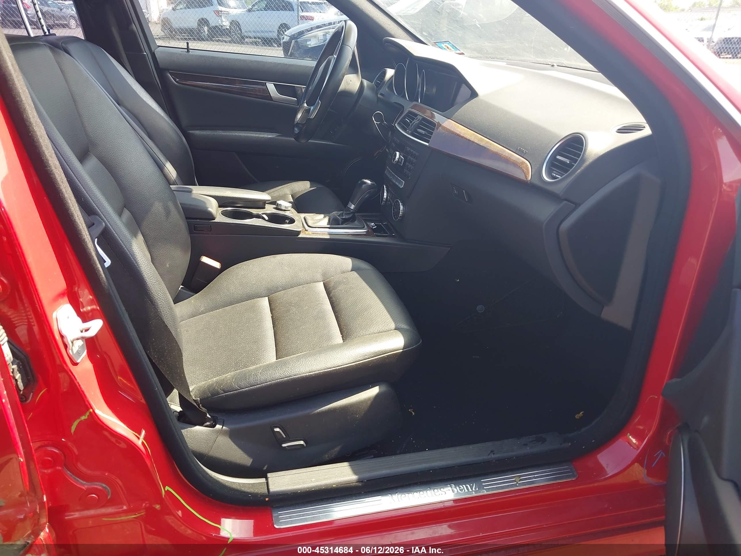 2014 Mercedes-benz C 300 Sport 4matic Red vin: WDDGF8ABXER305056