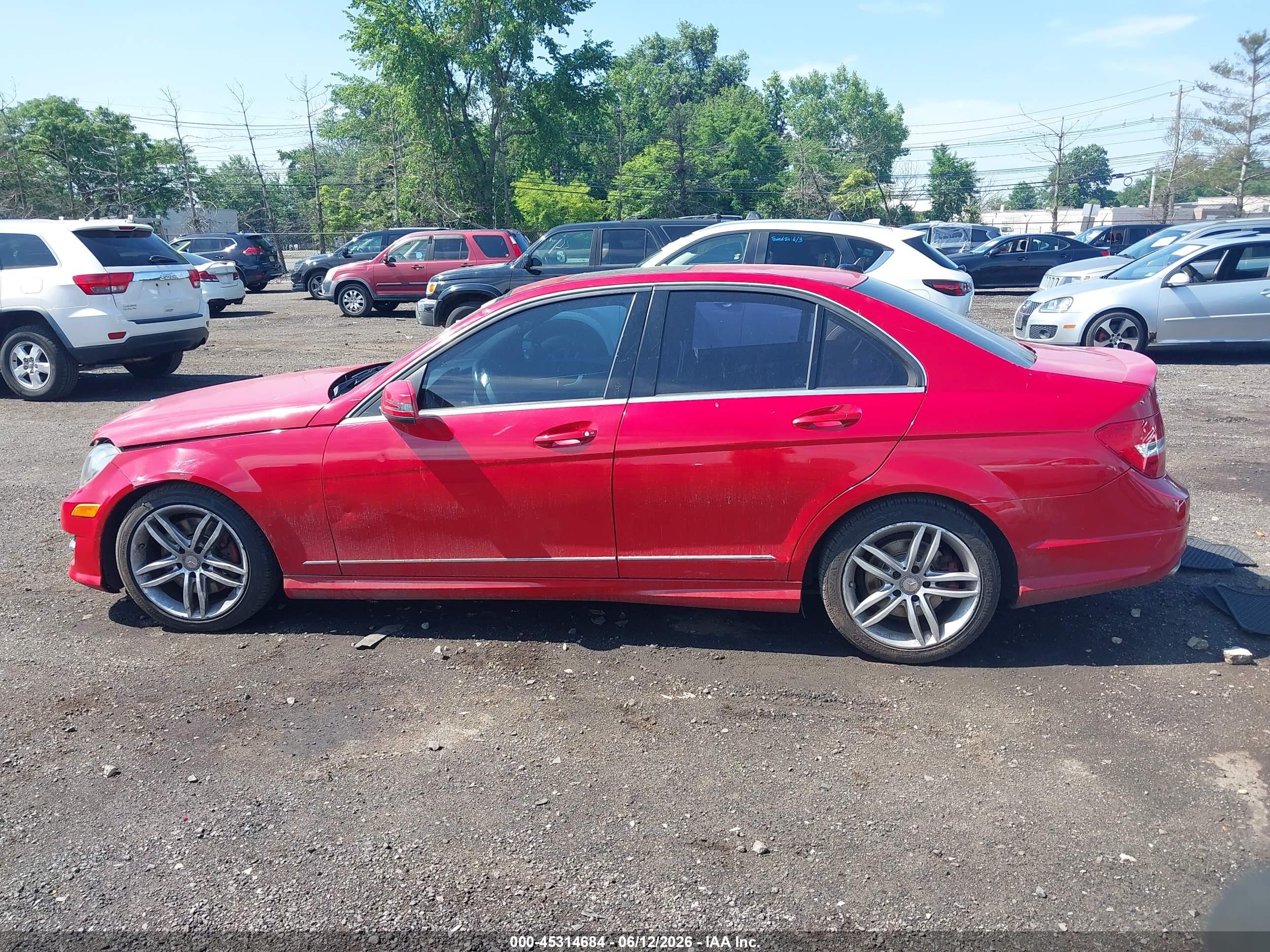 2014 Mercedes-benz C 300 Sport 4matic Red vin: WDDGF8ABXER305056