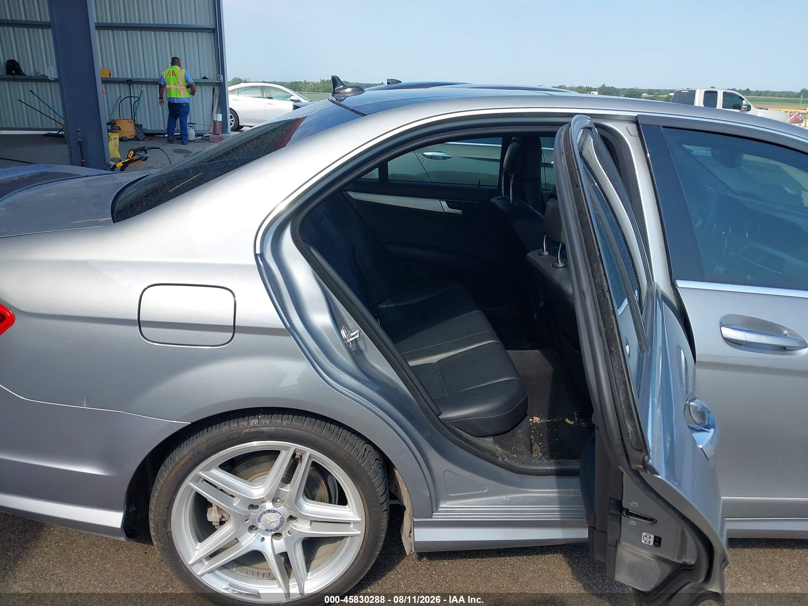 2014 Mercedes-benz C 300 Sport 4matic Silver vin: WDDGF8ABXER308975