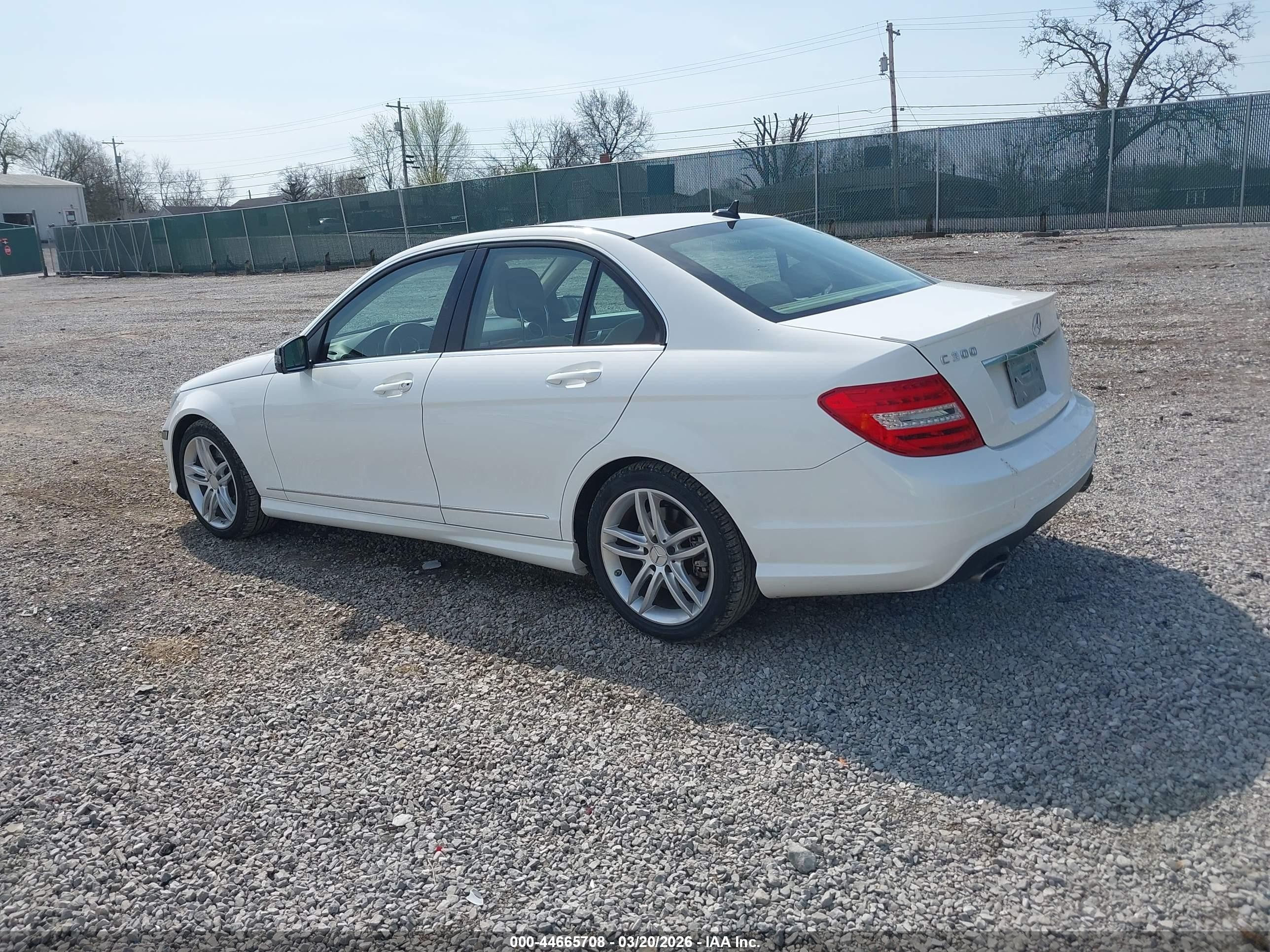2014 Mercedes-benz C 300 Luxury 4matic/sport 4matic Белый vin: WDDGF8ABXER313156