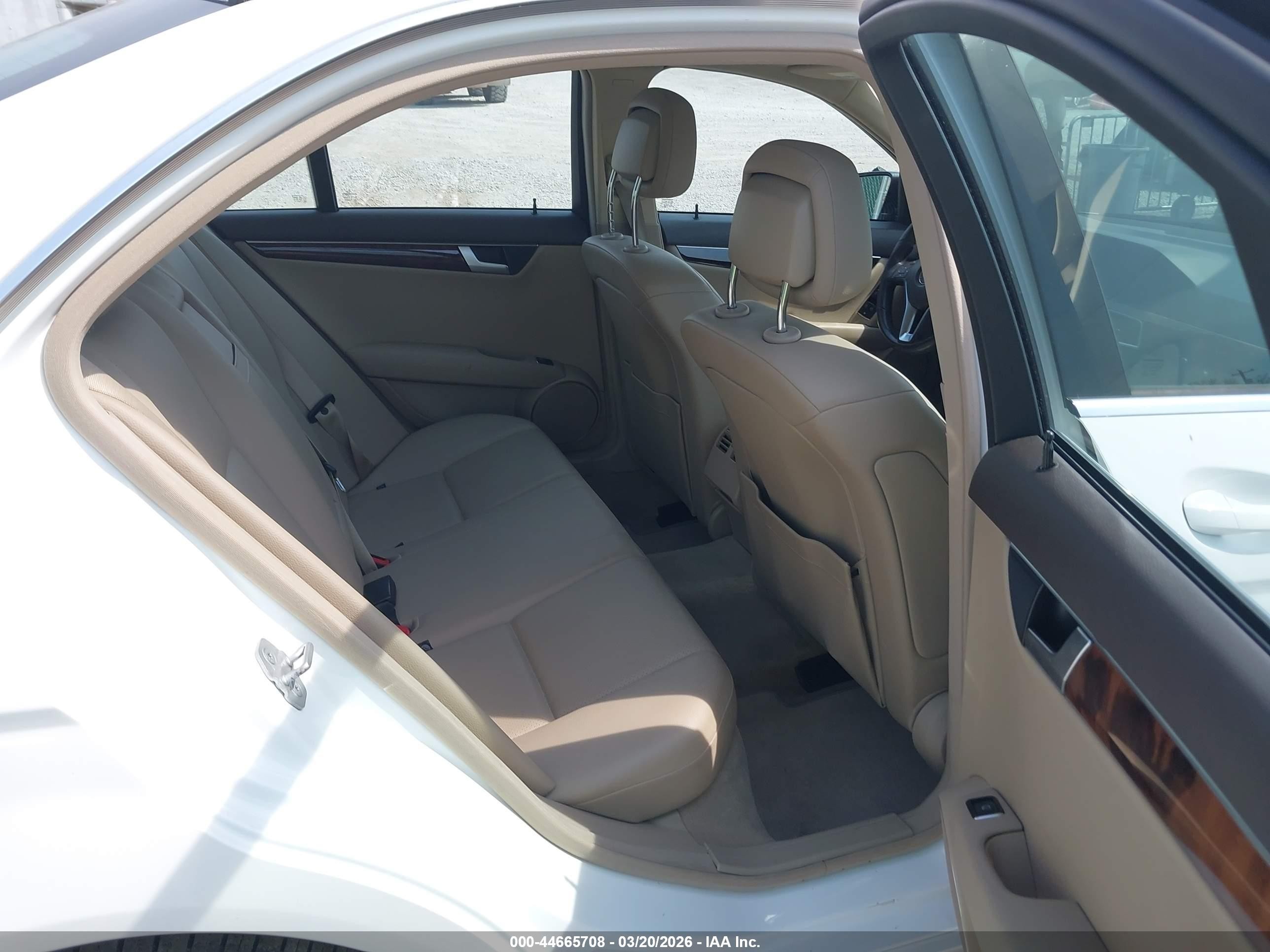 2014 Mercedes-benz C 300 Luxury 4matic/sport 4matic Белый vin: WDDGF8ABXER313156