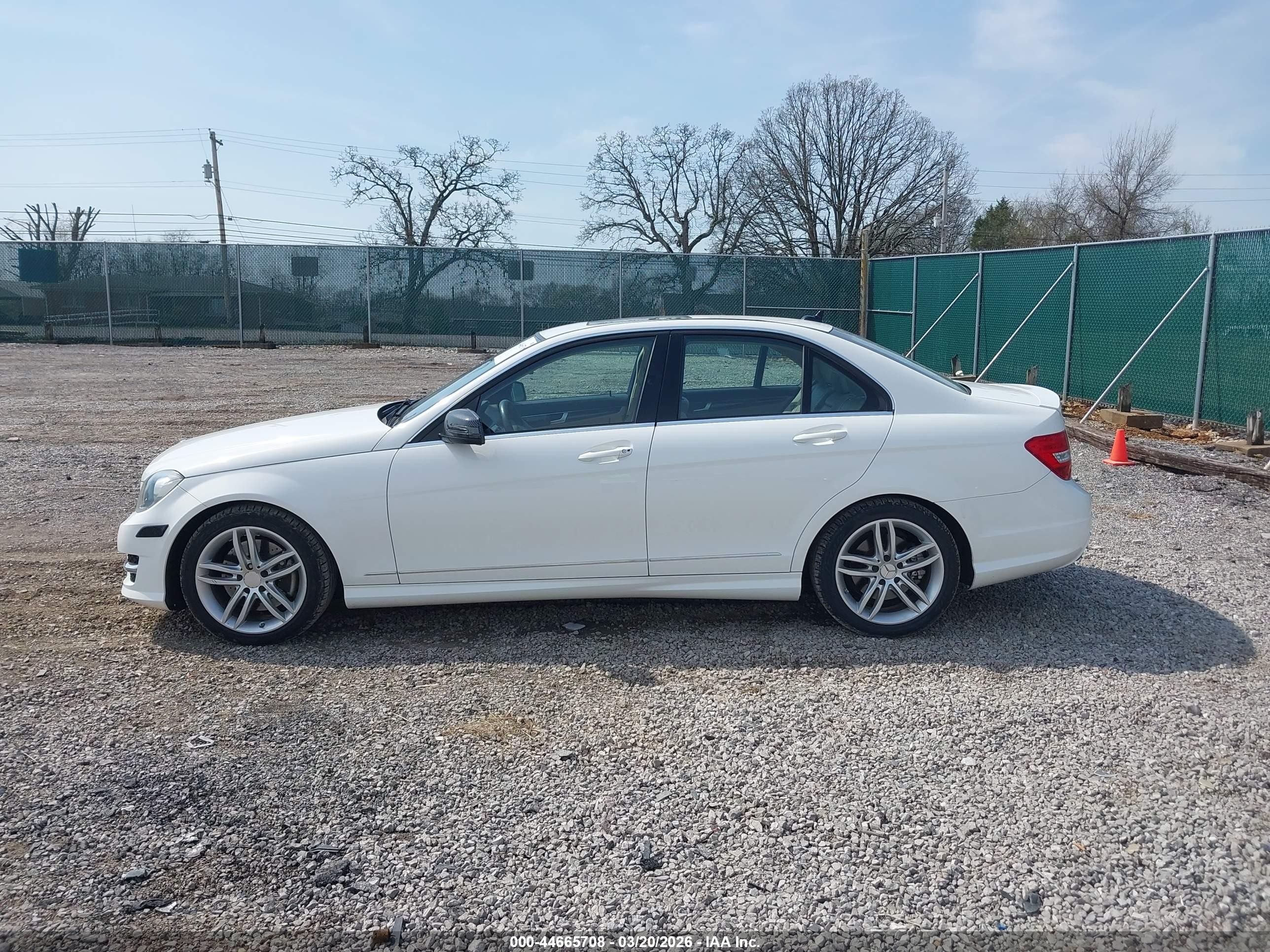 2014 Mercedes-benz C 300 Luxury 4matic/sport 4matic Белый vin: WDDGF8ABXER313156