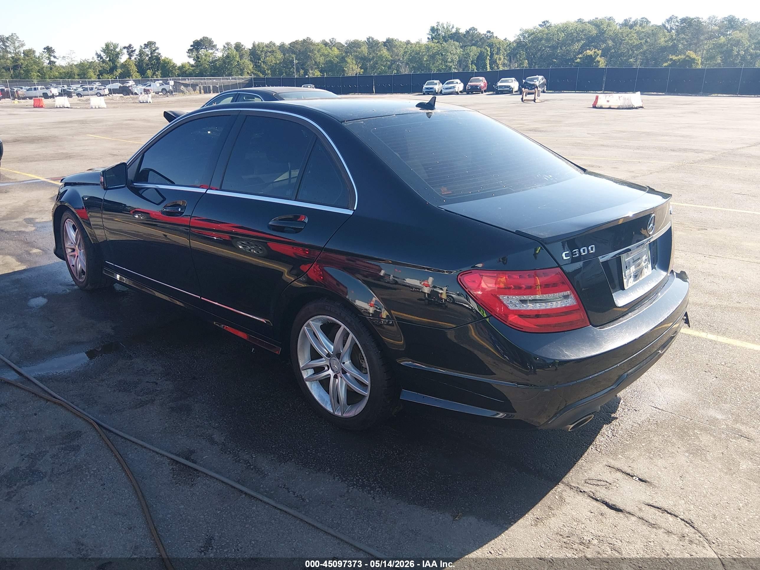 2014 Mercedes-benz C 300 Sport 4matic Черный vin: WDDGF8ABXER323850