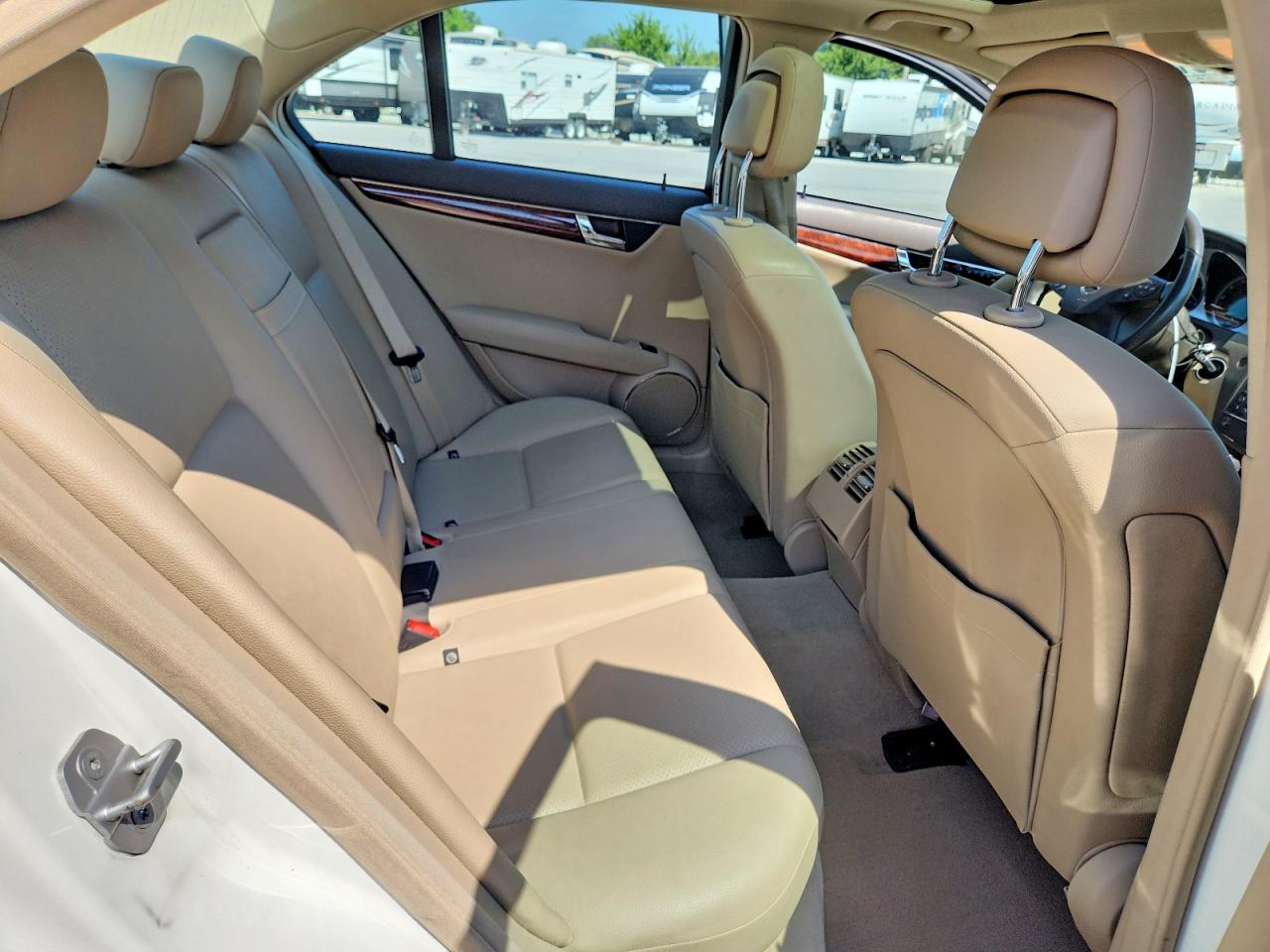 2010 Mercedes-benz C 300 4matic White vin: WDDGF8BB0AR104517