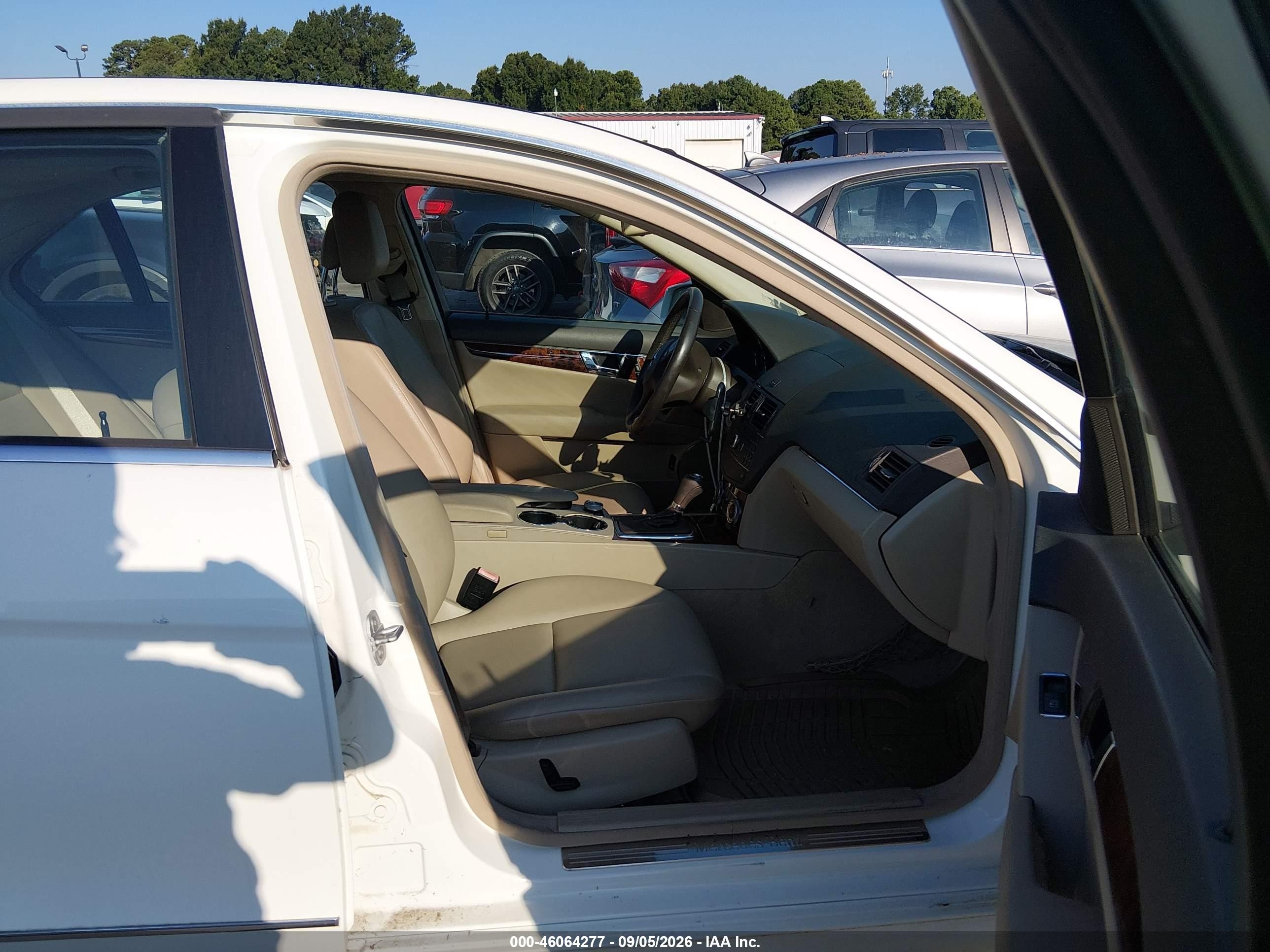 2010 Mercedes-benz C 300 Sport 4matic White vin: WDDGF8BB0AR118353