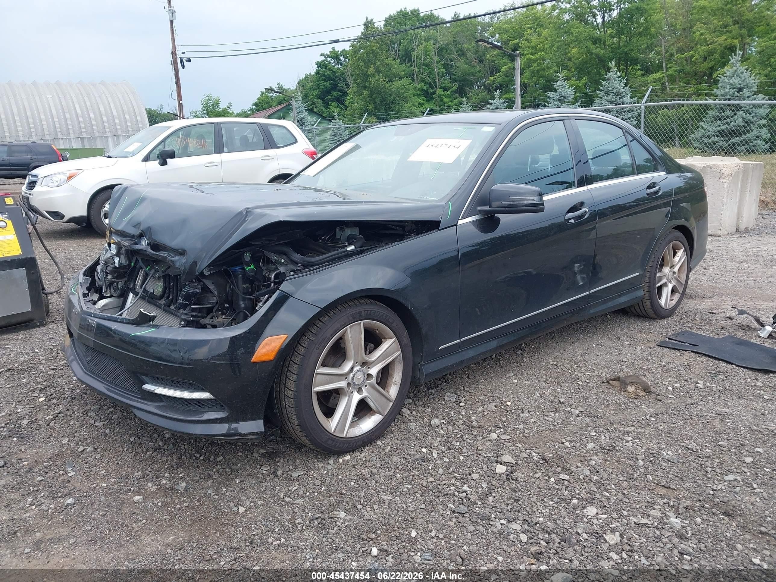 2011 Mercedes-benz C 300 Sport 4matic Черный vin: WDDGF8BB0BR174830
