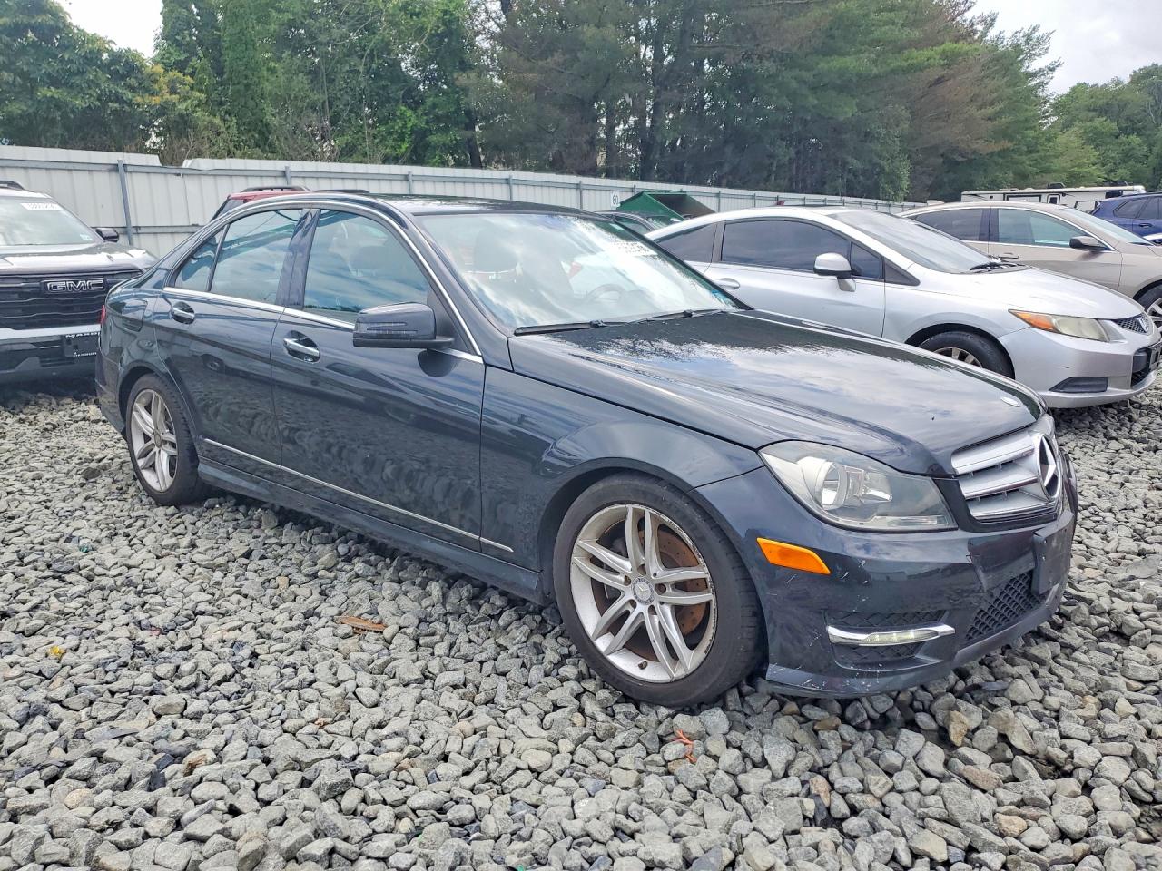 2012 Mercedes-benz C 300 4matic Gray vin: WDDGF8BB0CF857176