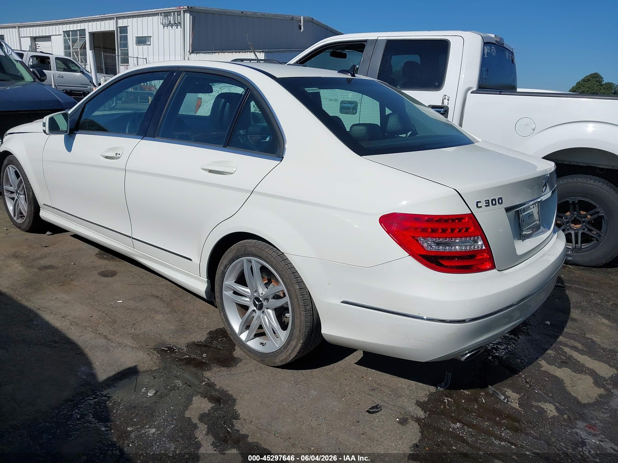 2012 Mercedes-benz C 300 Luxury 4matic/sport 4matic White vin: WDDGF8BB0CF910099