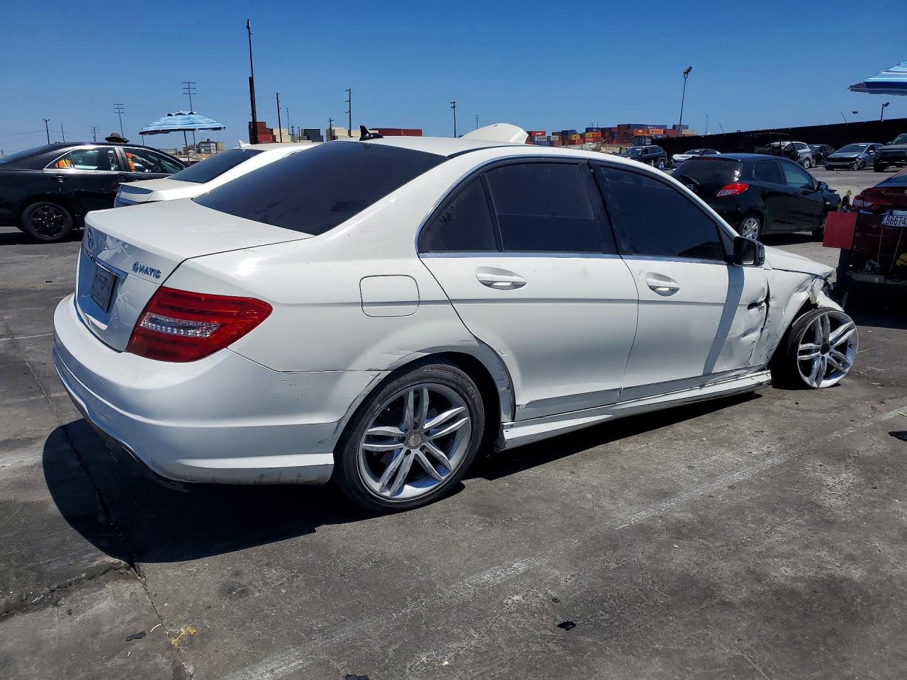 2012 Mercedes-benz C 300 4matic White vin: WDDGF8BB0CF920180