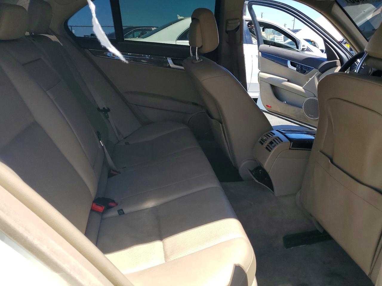 2012 Mercedes-benz C 300 4matic White vin: WDDGF8BB0CF920180