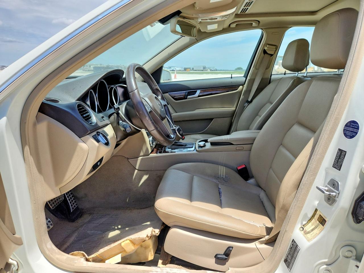 2012 Mercedes-benz C 300 4matic White vin: WDDGF8BB0CR192004