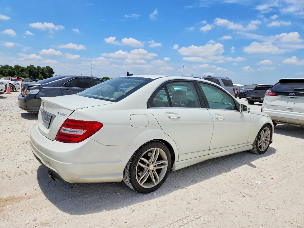 2012 Mercedes-benz C 300 4matic White vin: WDDGF8BB0CR192004