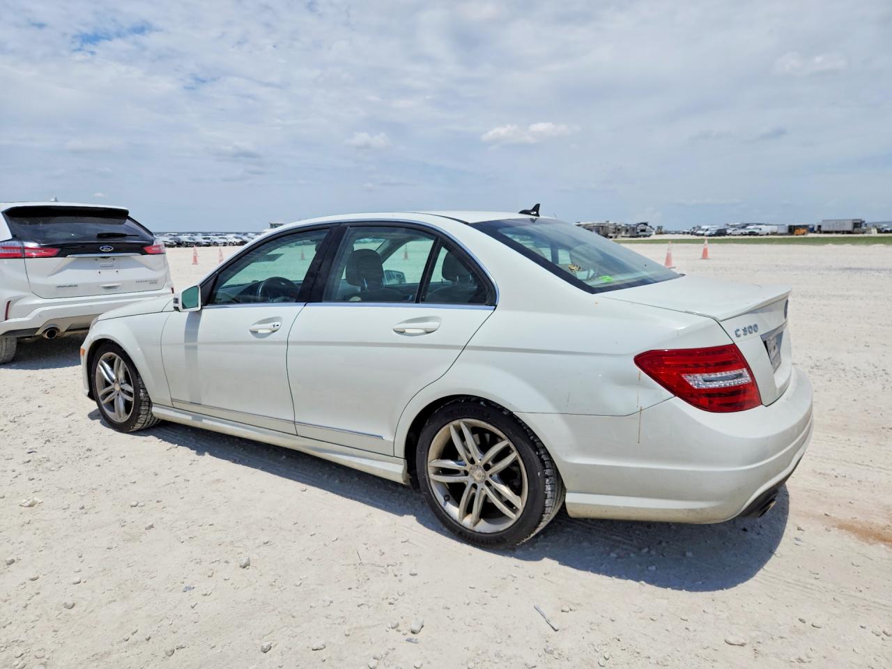 2012 Mercedes-benz C 300 4matic White vin: WDDGF8BB0CR192004