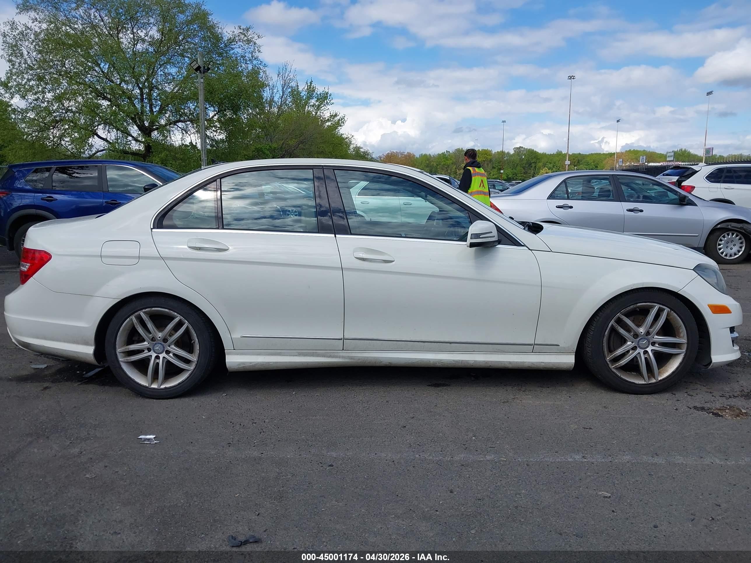 2012 Mercedes-benz C 300 Sport 4matic Белый vin: WDDGF8BB0CR196232