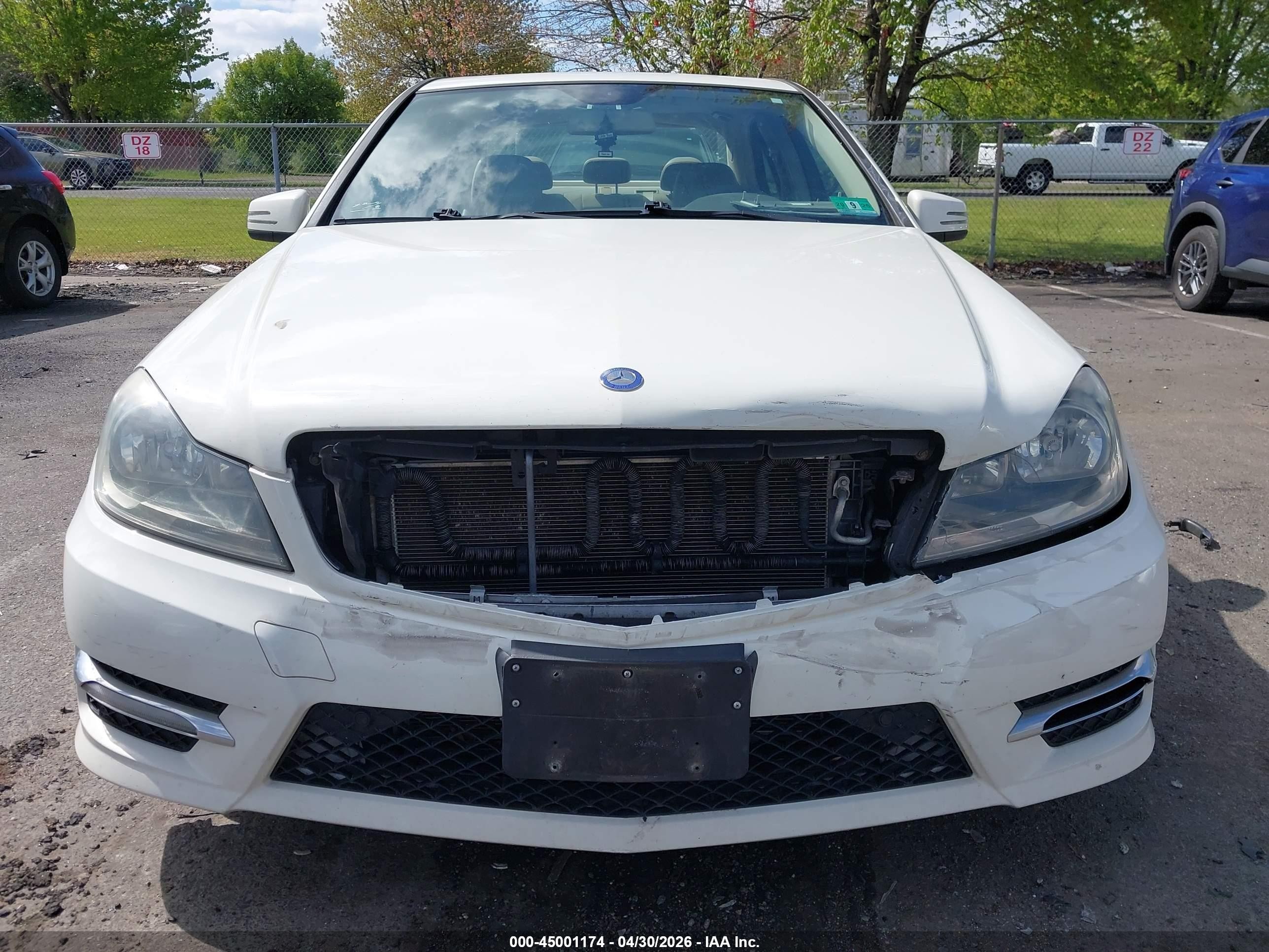 2012 Mercedes-benz C 300 Sport 4matic Белый vin: WDDGF8BB0CR196232