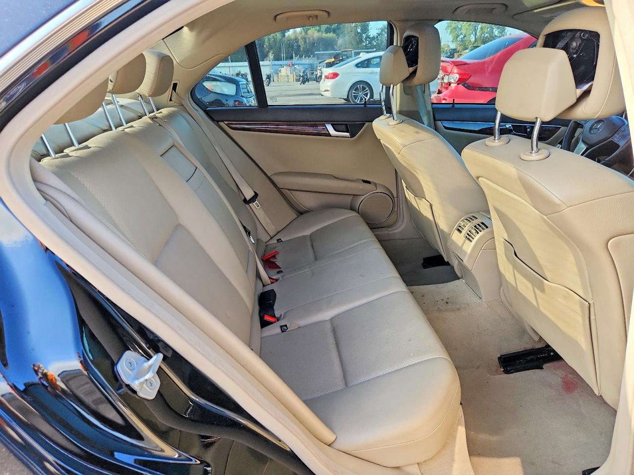 2012 Mercedes-benz C 300 4matic Черный vin: WDDGF8BB0CR204331