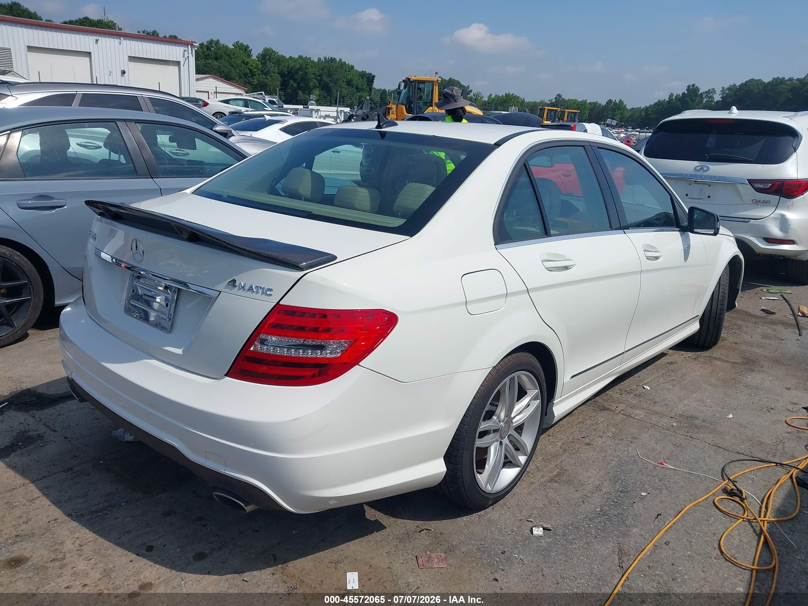 2012 Mercedes-benz C 300 Sport 4matic White vin: WDDGF8BB0CR227219