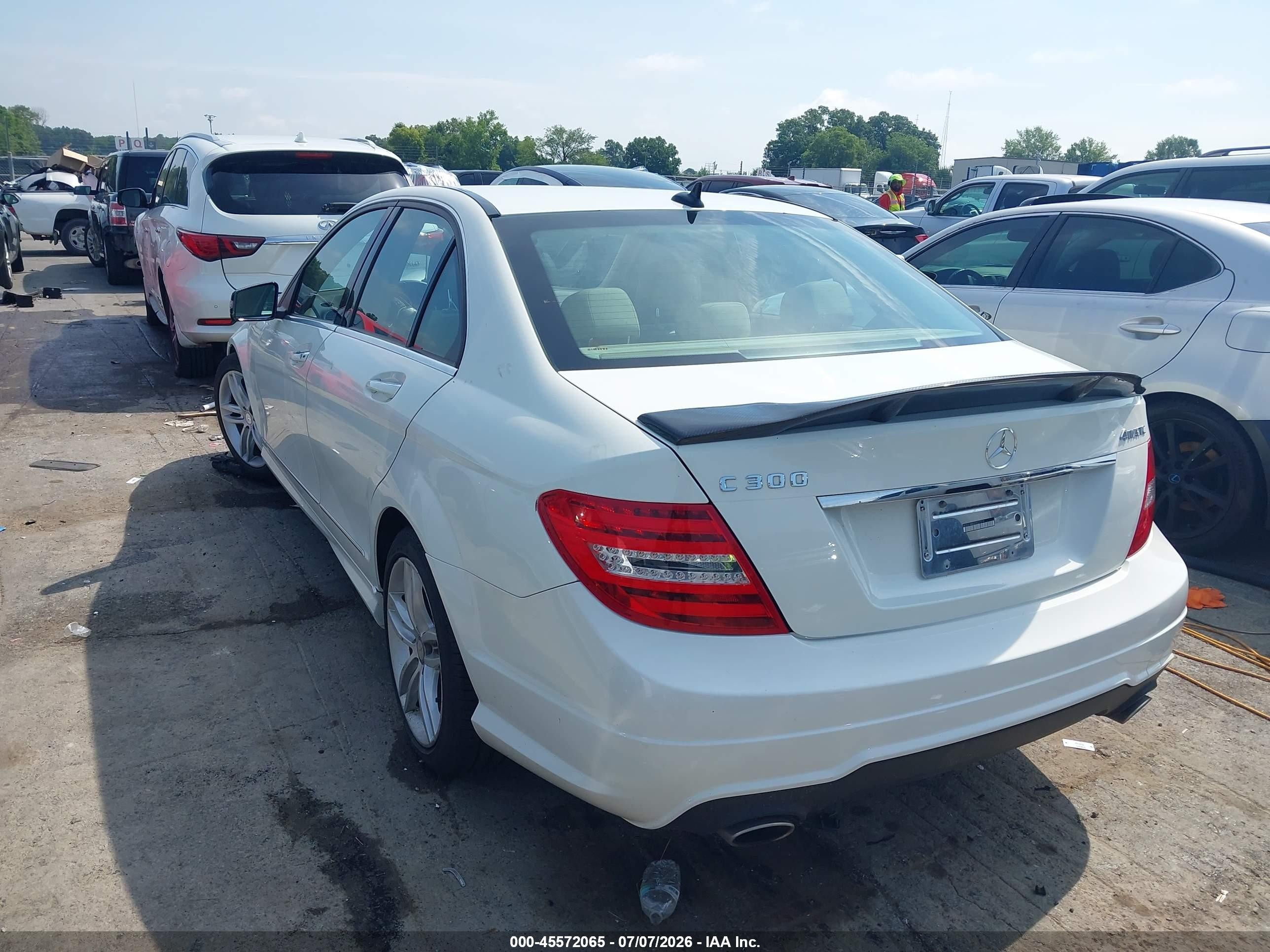2012 Mercedes-benz C 300 Sport 4matic White vin: WDDGF8BB0CR227219