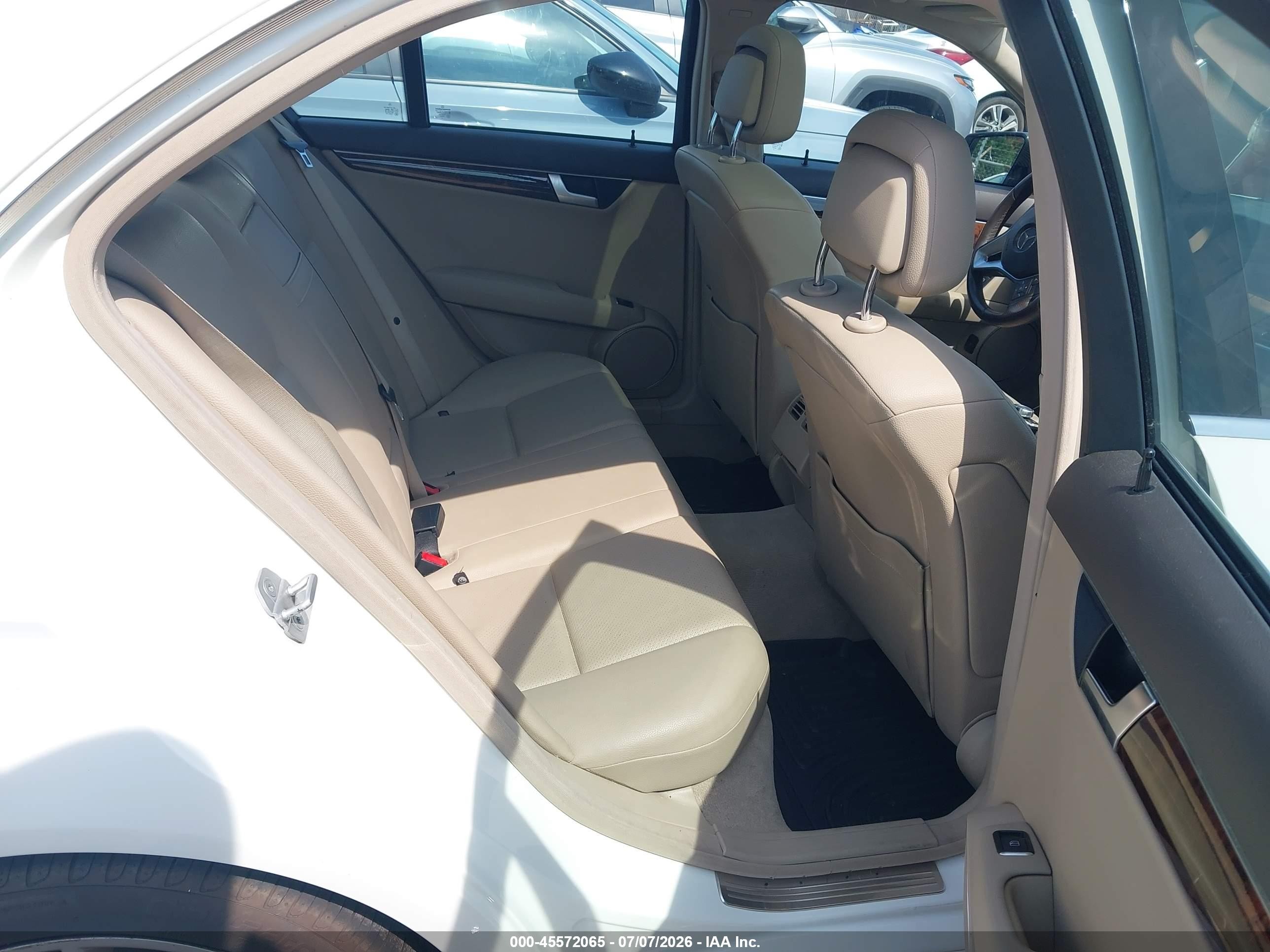 2012 Mercedes-benz C 300 Sport 4matic White vin: WDDGF8BB0CR227219