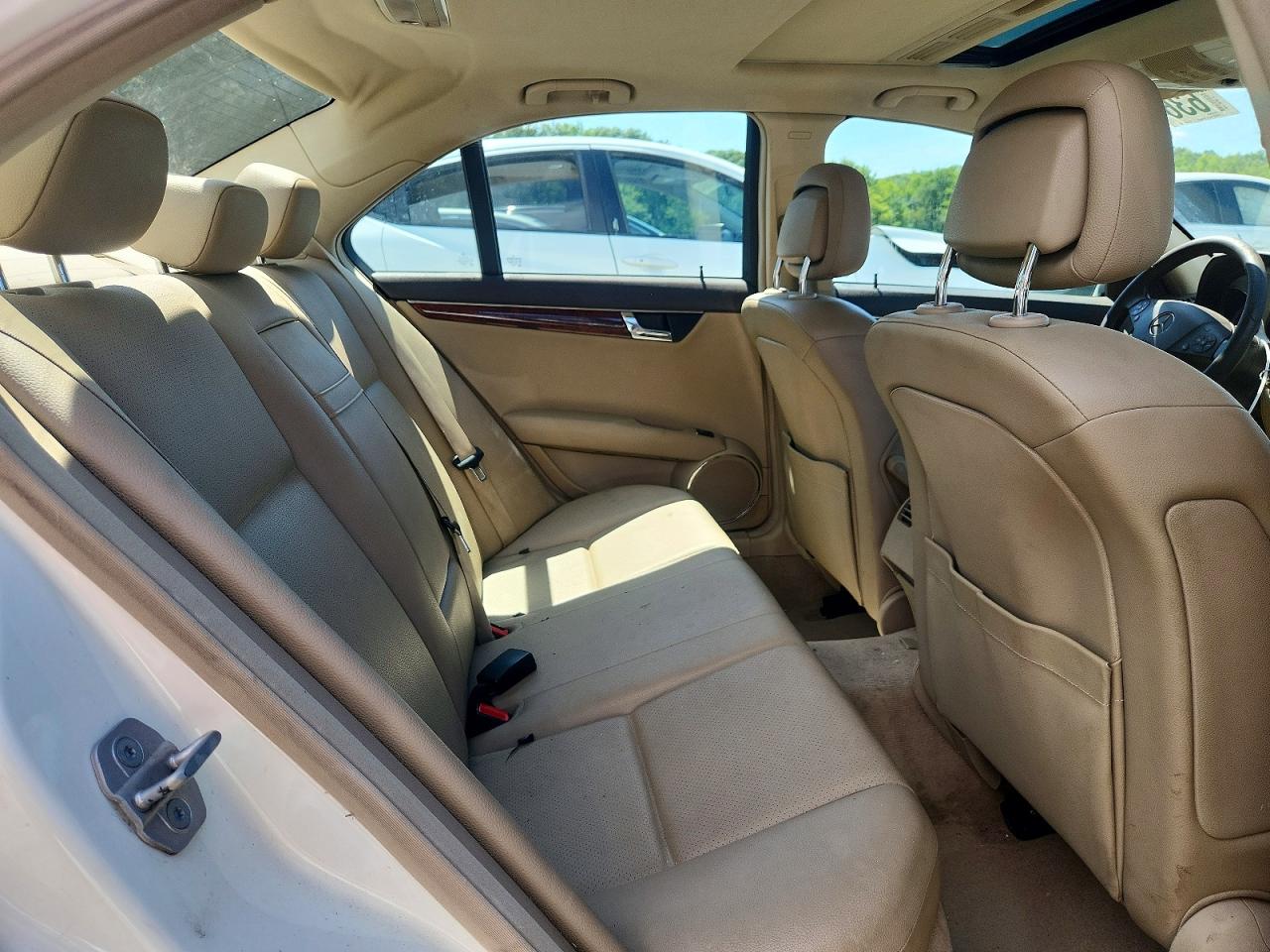2011 Mercedes-benz C 300 4matic White vin: WDDGF8BB1BR155476
