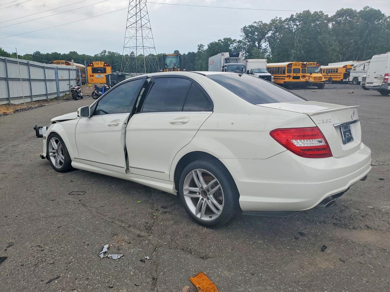2012 Mercedes-benz C 300 4matic White vin: WDDGF8BB1CA702522