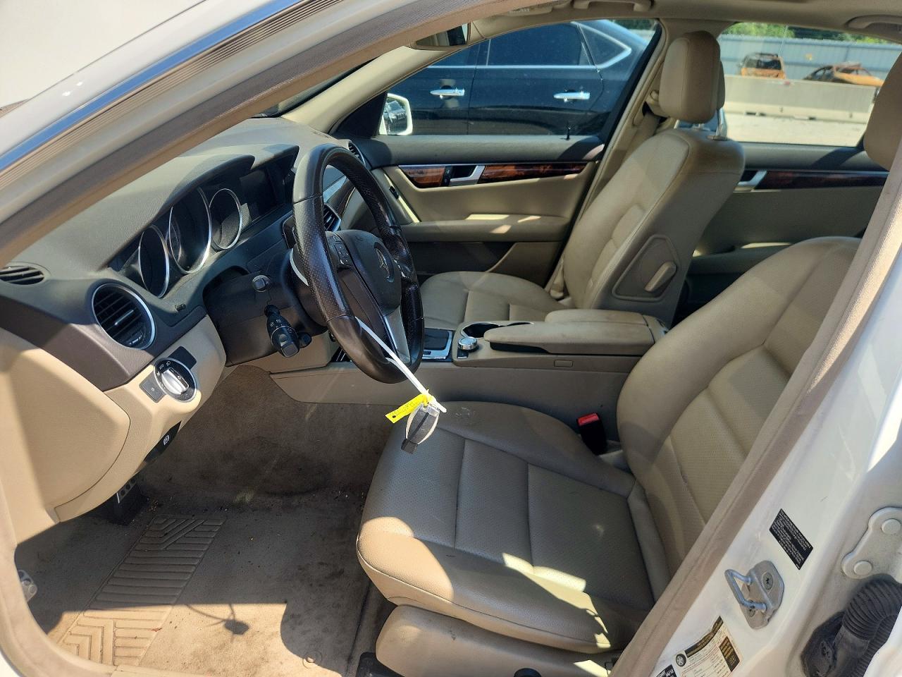 2012 Mercedes-benz C 300 4matic White vin: WDDGF8BB1CF917854
