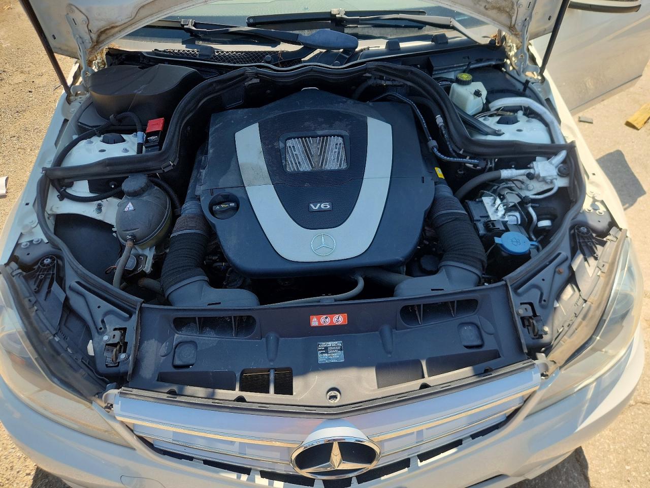 2012 Mercedes-benz C 300 4matic White vin: WDDGF8BB1CF917854