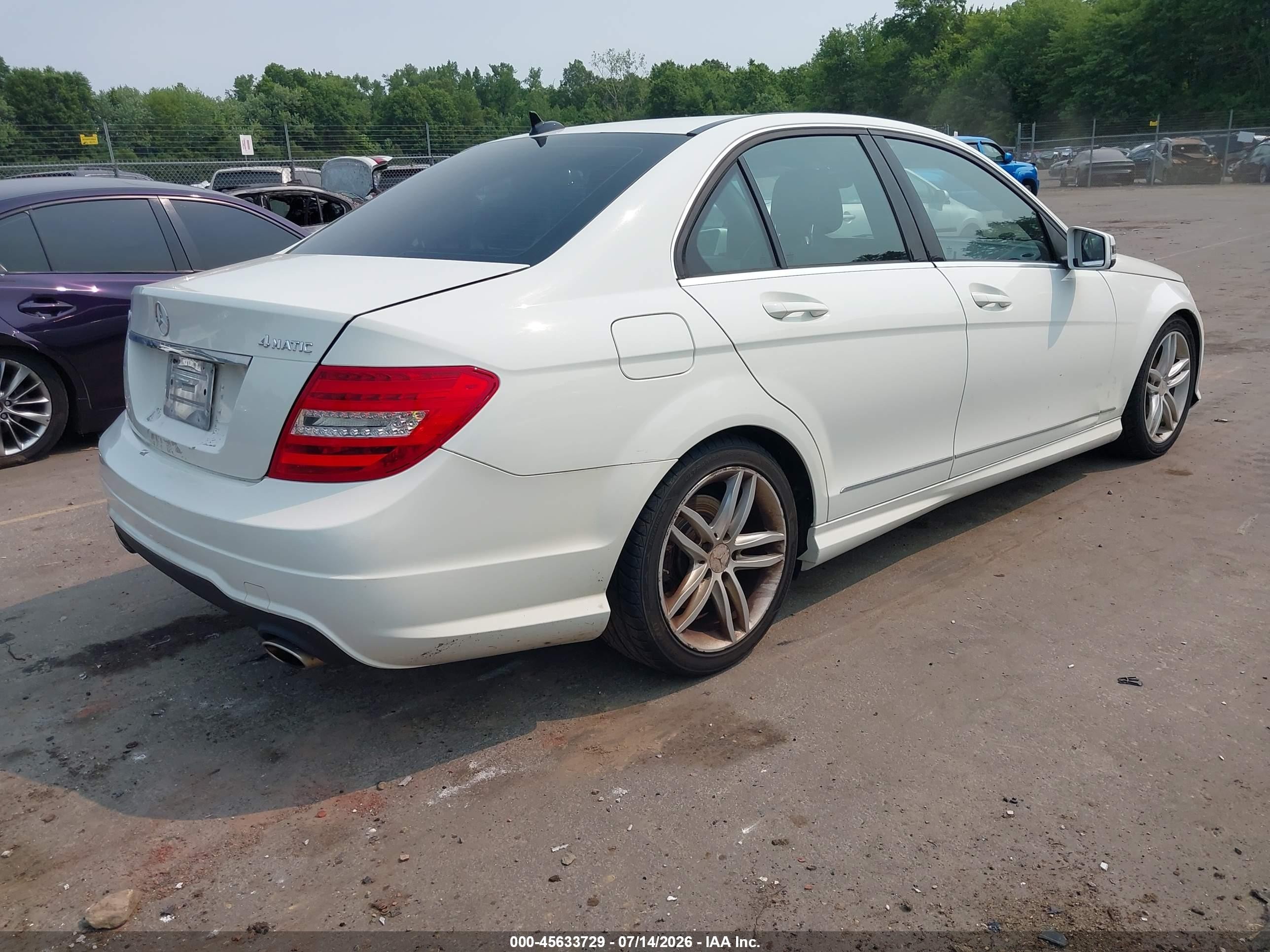 2012 Mercedes-benz C 300 Sport 4matic Белый vin: WDDGF8BB1CR238049