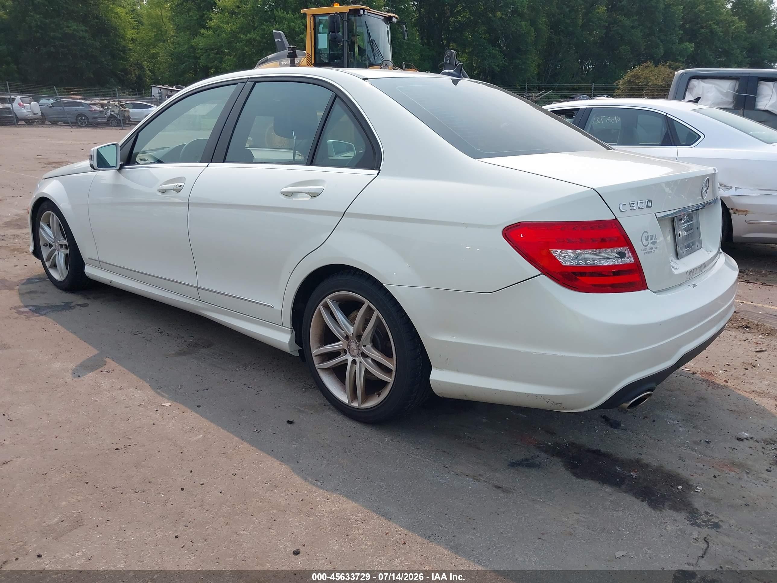 2012 Mercedes-benz C 300 Sport 4matic Белый vin: WDDGF8BB1CR238049