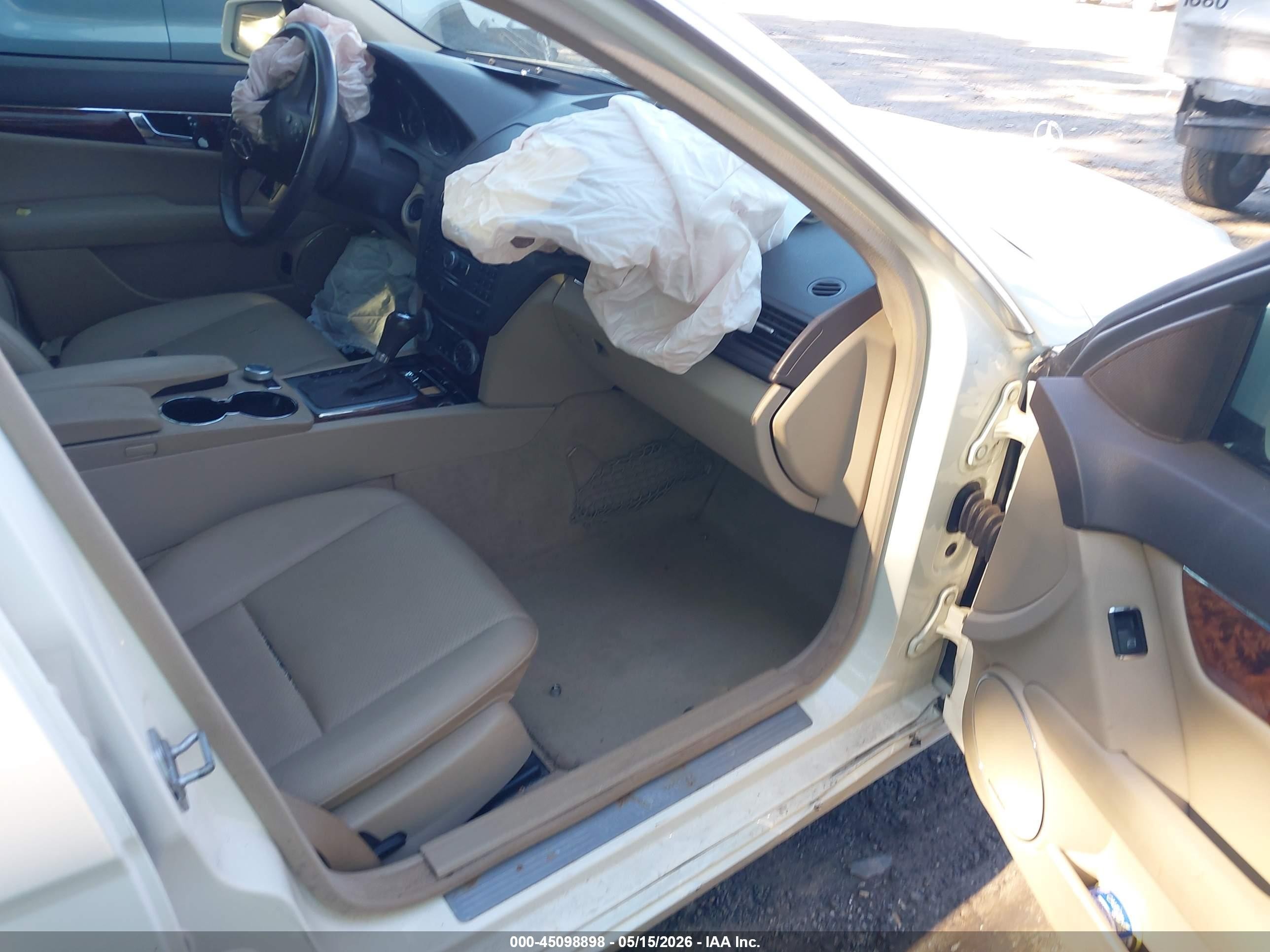 2010 Mercedes-benz C 300 Luxury 4matic White vin: WDDGF8BB2AF443071