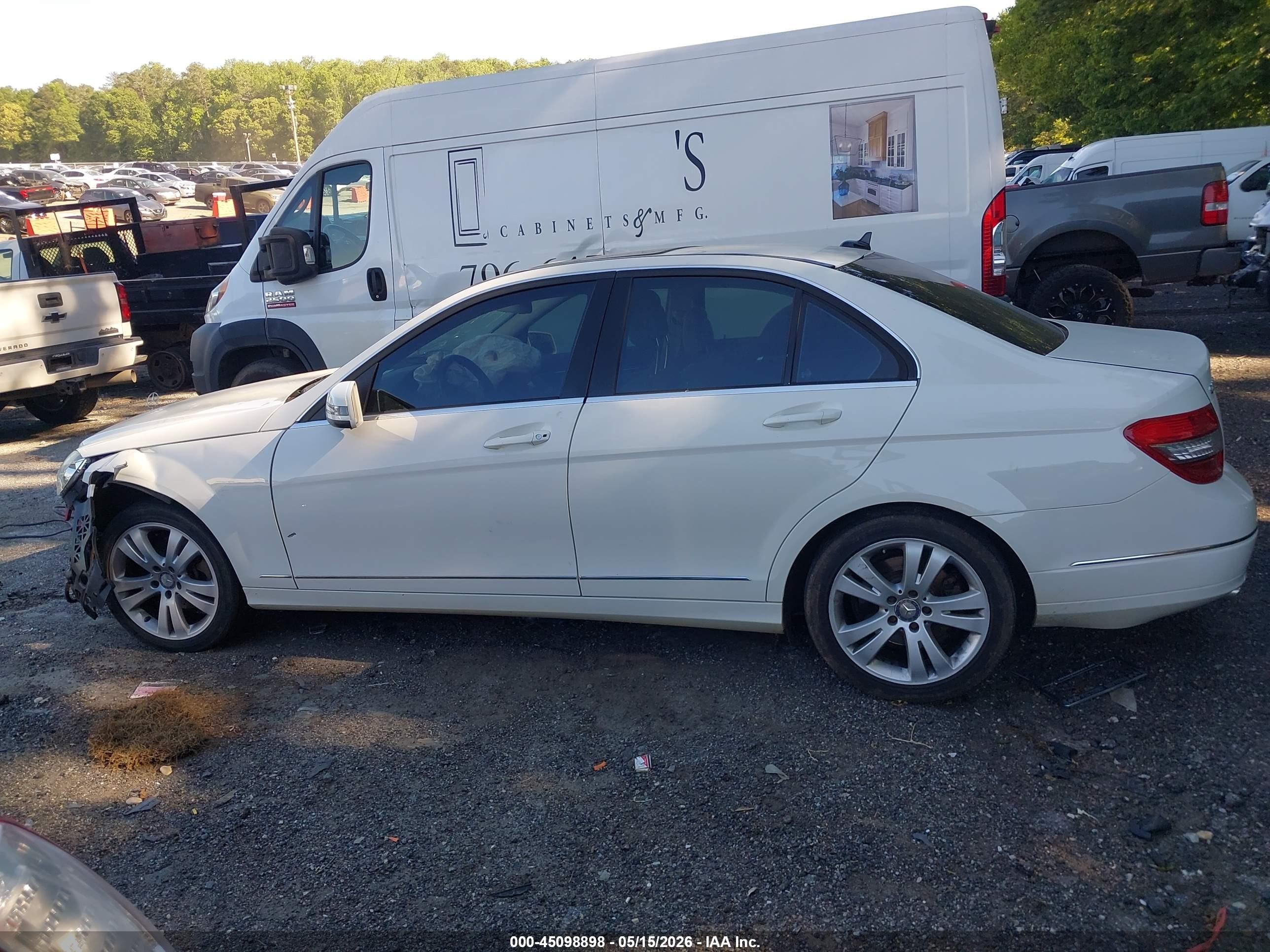2010 Mercedes-benz C 300 Luxury 4matic White vin: WDDGF8BB2AF443071
