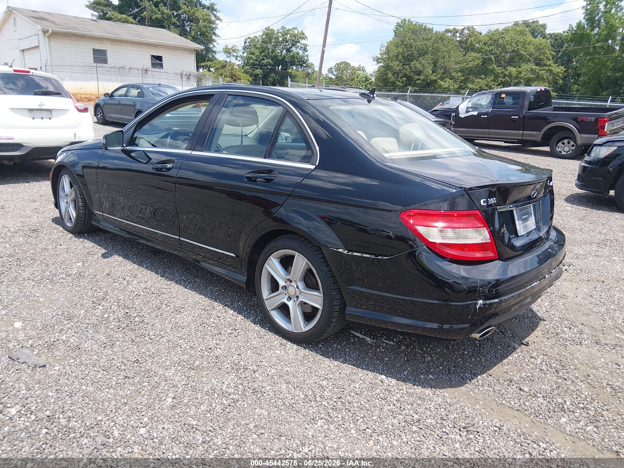 2011 Mercedes-benz C 300 Luxury 4matic/sport 4matic Черный vin: WDDGF8BB2BR174635