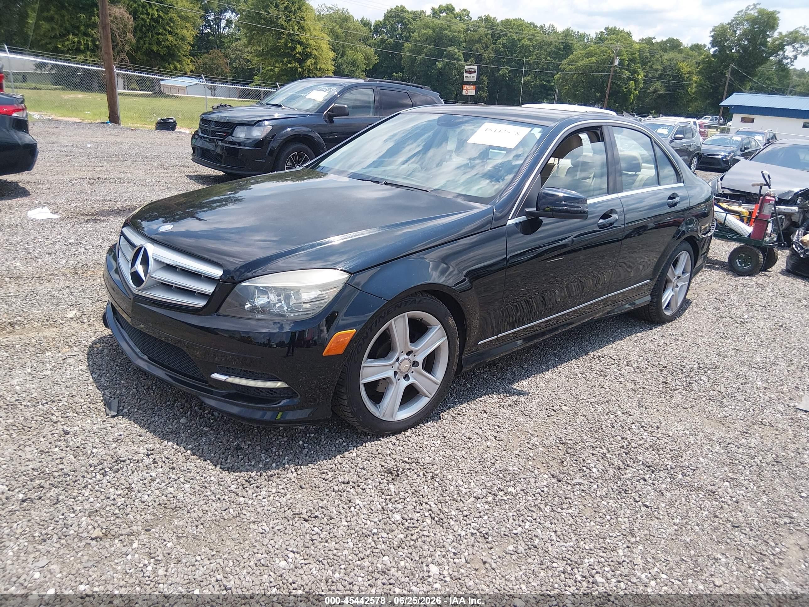 2011 Mercedes-benz C 300 Luxury 4matic/sport 4matic Черный vin: WDDGF8BB2BR174635