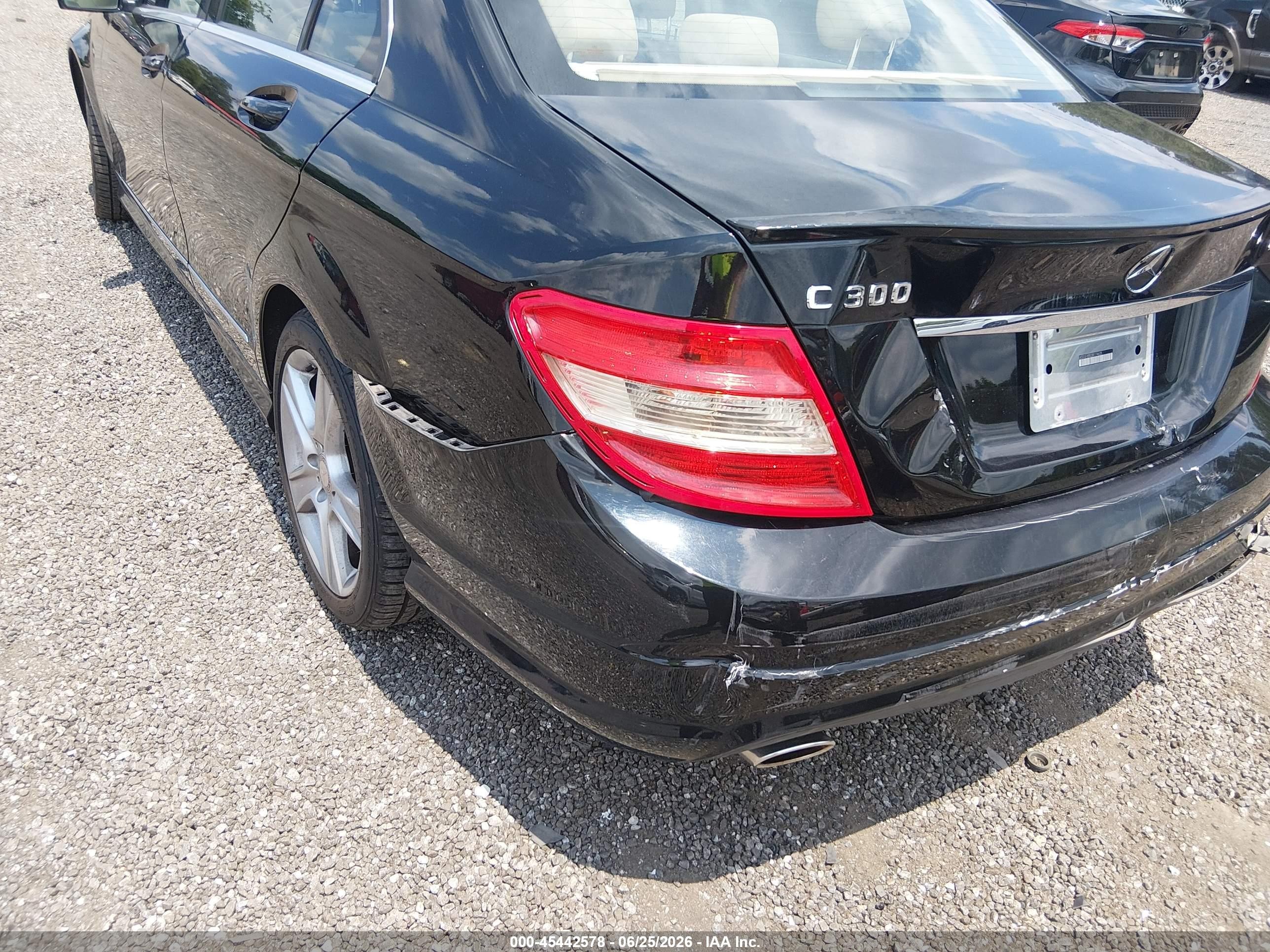 2011 Mercedes-benz C 300 Luxury 4matic/sport 4matic Черный vin: WDDGF8BB2BR174635